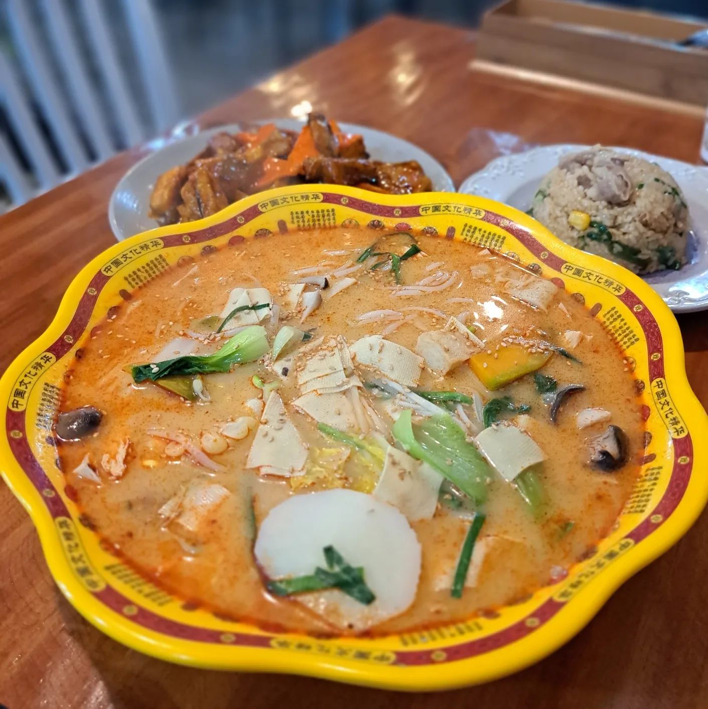 #협찬 부산 중국 현지인이 조리하는 마라탕집 대연동 리마마

중국 살 때 중국음식에 빠져서 하루에 4끼씩 먹었는데 
그땐 중국 음식이 유명하지 않아서 사람들이 안믿었는데 
중국음식은 정말정말 맛있는게 많다!🤩

중국 현지 사장님이 조리하는 음식점이라
중국현지의 맛을 느낄 수 있었다
들어가자마자 중국인 아저씨들이 식사하고 계신거보고 
맛집의 향을 진하게 느꼈다

마라탕, 위향가지, 소고기볶음밥 세가지 먹었는데 
압도적인 마라탕 크기에 깜놀했다. 16000원치 담았는데 
배터지게 먹고 옴🥰 채소도 재료들도 신선깔끔

위향가지는 정말 오랜만에 먹어봤는데 여윽시
바삭한 튀김가지는 정말 최고야 
한국에서는 가지요리 잘 안먹는데 중국식 가지요리는 
다 맛있다는 사실❤️

살면서 꼭 먹어봐야 할 요리리스트에 들어가야 됨 😭😭

소고기볶음밥도 간 딱 맞고 잘 볶아져서 맛있었다

간만에 느낀 중국의 맛 맛집리스크에 넣고 조만간 
또 들를 예정

🍽리마마 대연점
📍부산 남구 용소로19번길 35-1 1층
📍매일 11:00 - 22:00

#부산남구맛집#대연맛집#대연동맛집#대연동중식#대연동데이트#부산찐맛집#부산마라탕#대연동마라탕맛집#대연동마라탕#대연동중식#부경대맛집#부경대맛집추천#혼술환영#낮술환영#라마마