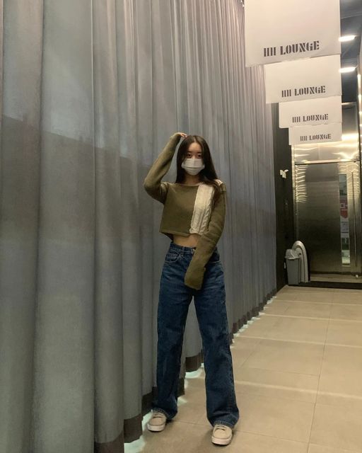 주미 on Instagram: "@avandress_ #협찬 #어반 #어반드레스 #avan #avandress #비바셔스 #vivacious
.
제품명: Half Patchwork Knitwear
색상: melange, khaki, ivory,
 brown, black
사이즈: FREE
.
어반드레스에서 이쁜 니트를 제공해주셨습니다 !!
.
단색으로 된 니트가 아니라 포인트로 한가지 색이 더 있어서 밋밋하지 않고 색감도 엄청 이쁜 니트입니다.
또 엄청 화려한건 아니여서 심플하게 입을 수 있습니다.
.
니트 두께는 살짝 얇고 크롭이여서
봄, 가을, 초겨울에 입기 좋은 니트입니다.
총 5가지의 색상이 있고 포인트 색도 다 다르기때문에 취향에 맞게 구매하시면 됩니다 !
.
요 제품말고도 이쁜 옷들 많으니 한번씩 구경해보세요 !!
.
#협찬 #협찬환영 #제품협찬 #제품제공 #어반드레스 #어반 #avan #avandress #어반드레스니트 #니트 #크롭니트 #크롭니트코디 #ootd #dailylook #hh라운지 #hh라운지카페 #에이치에이치라운지 #둔산동카페 #둔산동카페추천 #좋아요 #팔로우"
