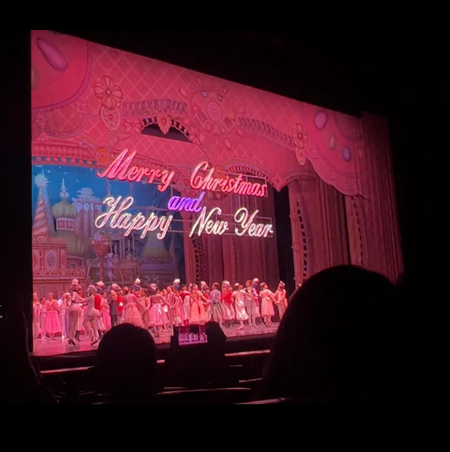 .
🥜🏰🤴🏻🐁🧚🏻‍♀️🍭👲🏻🍫💐🐏
인생 첫 발레 공연 감상!!🩰
처음부터 끝까지 정말 예쁘고 설렜고❄️
넋놓고 봤다..☃️
발레 시작하면서
꼭 발레 공연을 직접 보러 가고 싶었는데
소원 성취🫶🏻
人生初のバレエ公演は
くるみ割り人形🥜
感動そのものでした 🎁
.
.
.
#호두까기인형 #호두까기인형발레 #발레 #발레공연 #세종문화회관