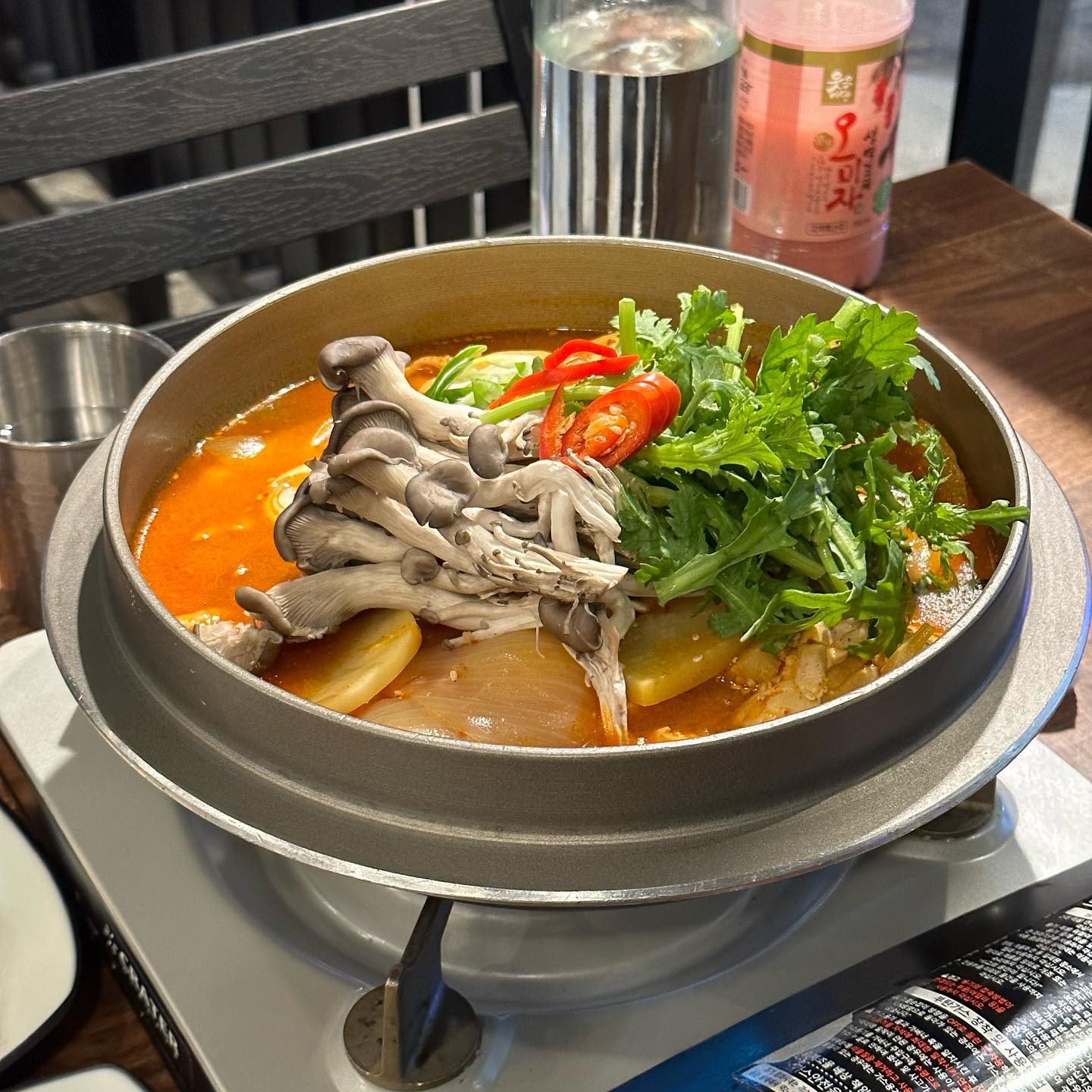 처음 방문해본 한식주점🍶
느무느무 맛있었당🤓 + 칼국수 꼭 추가해줘야함!!