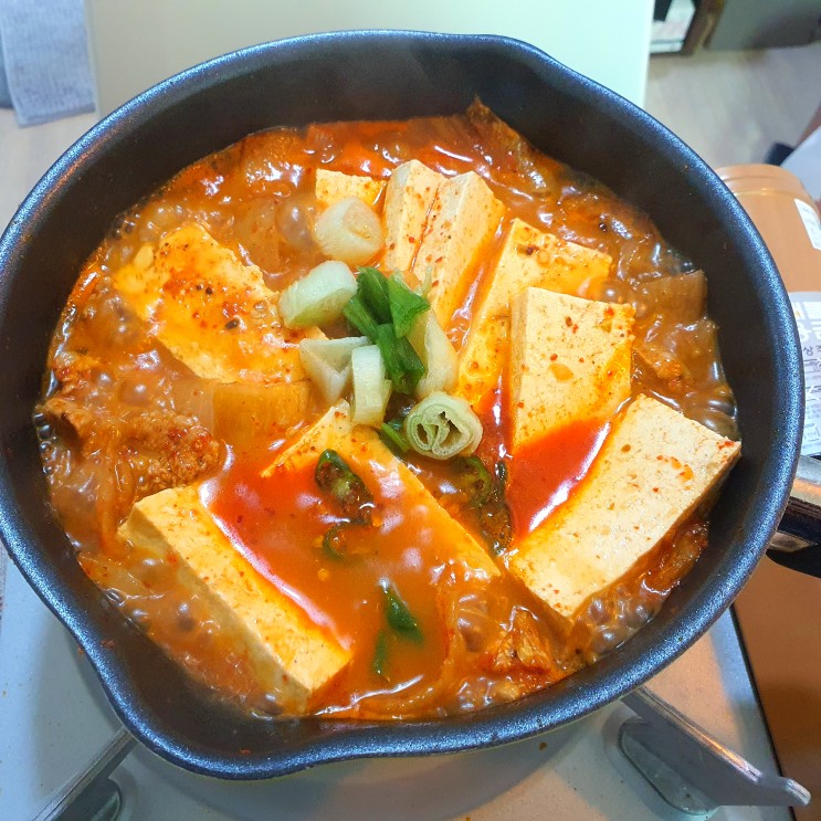 요똥의 김치찌개 만들기 / 실패없는 김치찌개 / 요똥탈출 / 돼지고기 김치찌개 / 자취생 요리 / 간단한 요리 /김치요리