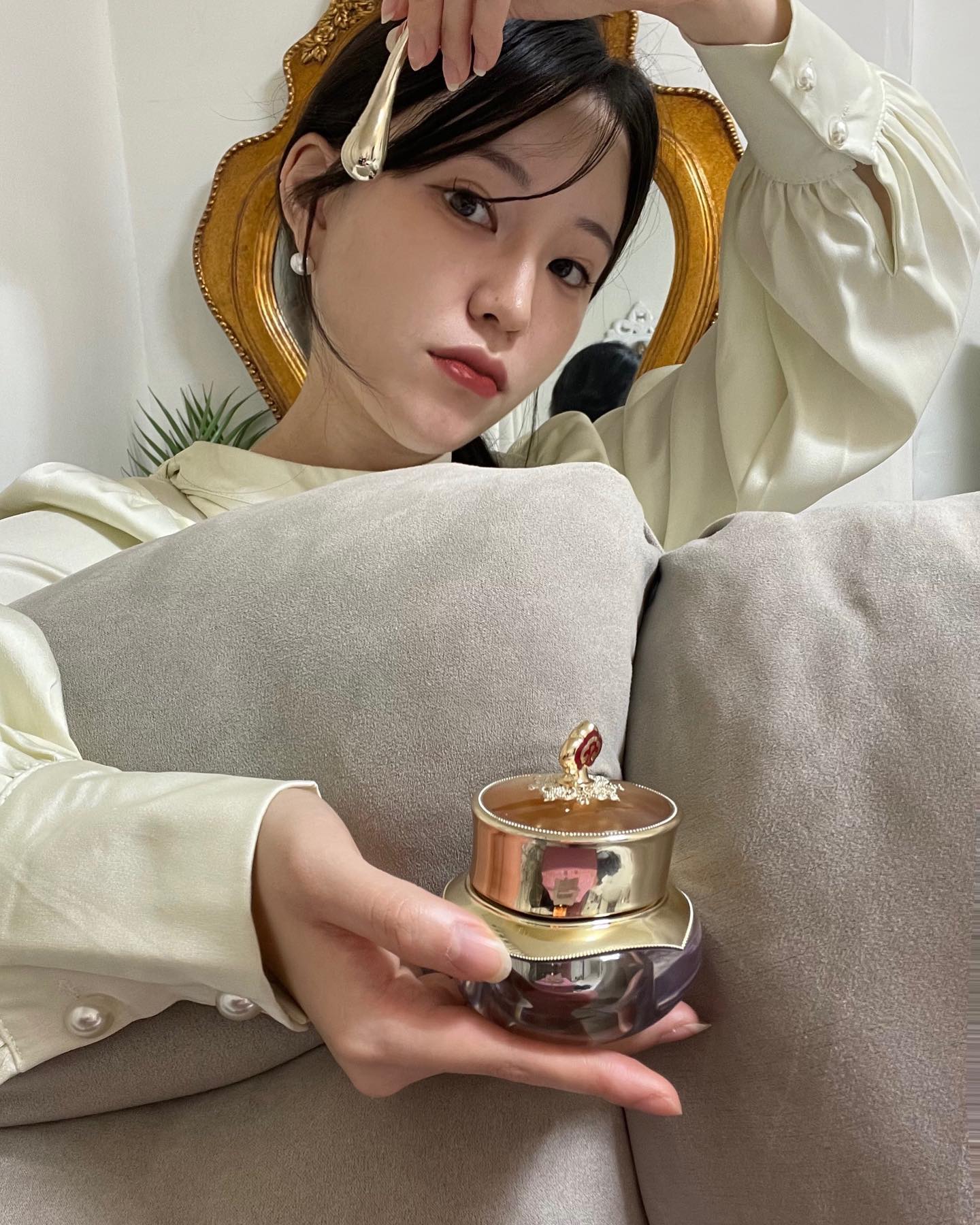 #유료광고

내 화장대 안방마님 천기단 화현 아이크림🫶

#더히스토리오브후 #천기단 #화현아이크림
