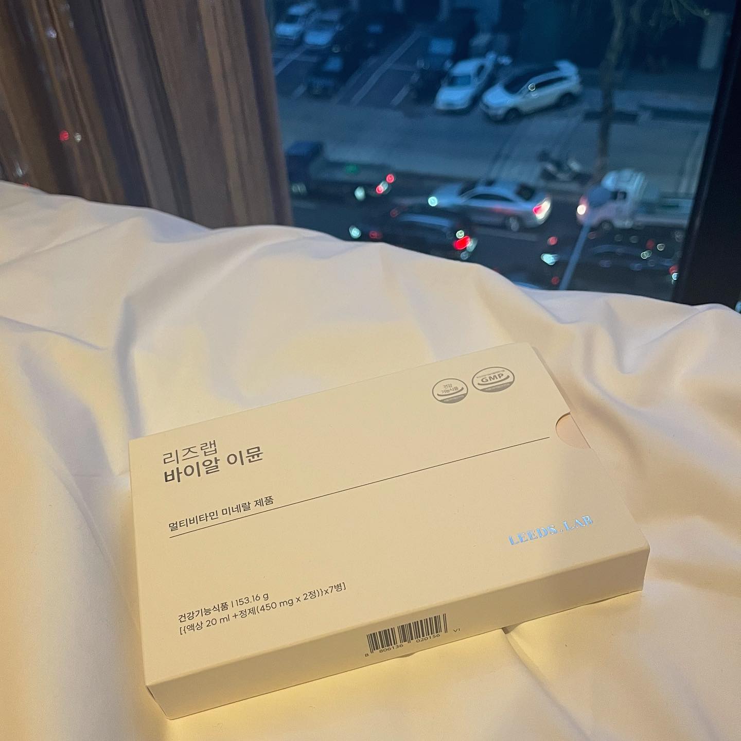 #협찬 이민정님이 광고 모델로 계신 리즈랩 바이알이뮨 이렇게 예쁜 멀티 비타민 보셨나요? 🤩
톤온톤 컬러의 캘린더 디테일까지 있는 감각적인 패키지
배송 혹은 이동 중 열릴 걱정 없는 안전한 밀봉 포장 상태
하루 한 병 달콤하고 부드러운 망고맛으로 물 없이도 하루 영양소를 다 챙길 수 있어요 🥭
오후 두 시 이전 주문시 당일출고 되어 거의 다음날 받아볼 수 있어서 급하게 필요한 선물용으로도 너무 좋을 것 같아요
개인적으로 비타민을 이것저것 많이 먹어봤는데 맛은 당연 1등이고 얘는 빈 속에 먹어도 속이 뒤집어지지 않아서 좋았어요💗
.
.
.
#리즈랩 #리즈랩바이알이뮨 #바이알이뮨 #이민정 #이민정비타민 #골프비타민 #골프필수템 #라운딩필수템 #골프선물 #운동비타민 #올인원비타민 #종합비타민 #비타민추천 #프리미엄비타민 #면역력영양제 #멀티비타민 #멀티비타민추천 #건강기능식품추천 #비타민선물 #감기조심하세요