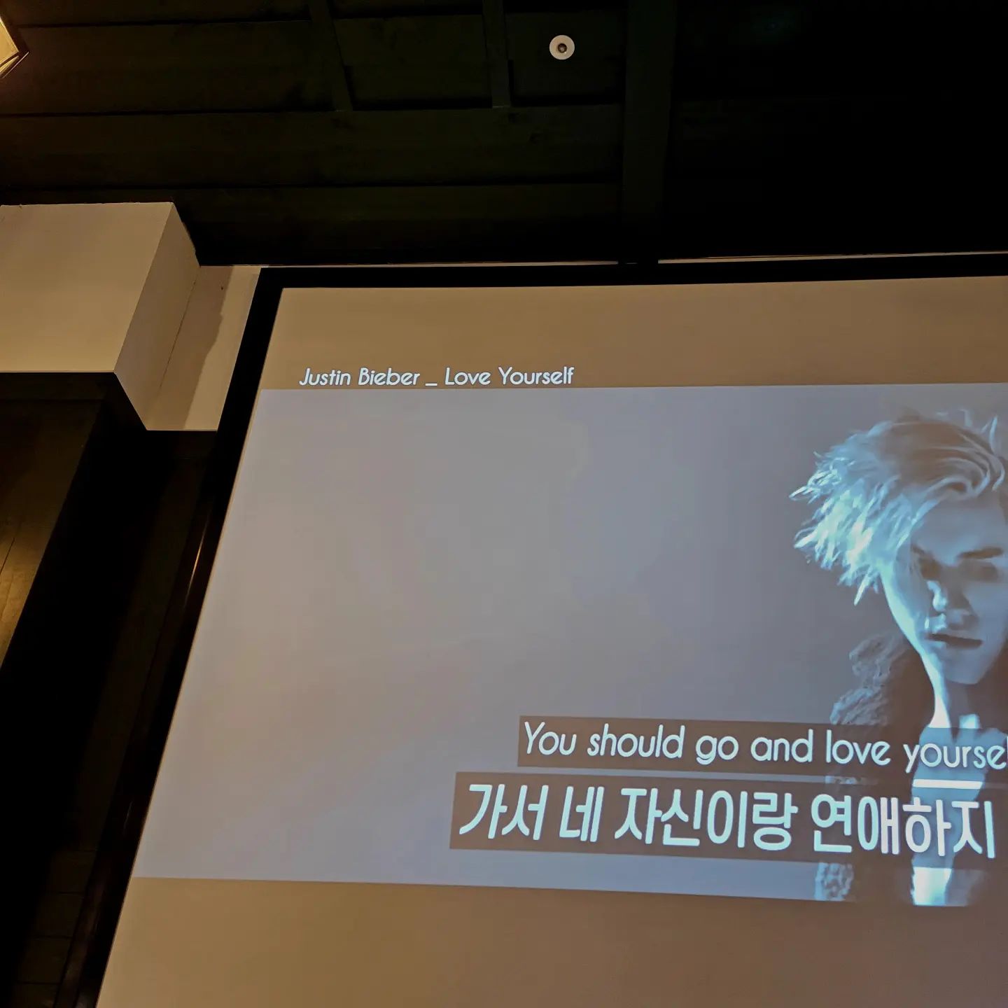 술마시고 이걸 왜찍었을까요..이유가 뭘까요..
외국인 남자가 잘생겨서 찍은건가..나 그쪽 취향이였나..ㅋㅋㅋ
.
.
.
.
.
.
.
#술집 #취함 #만취 #알수없음 #소통 #인친 #선팔환영 #선팔100 #선팔하면맞팔 #선팔 #맞팔 #맞팔100 #맞팔다렉 #인스타일상 #일상 #일상스타그램 #좋아요 #좋아요그램 #좋반 #좋아요테러 #lfl #l4l #likeforlikes #fff #follow4follow #follow4like