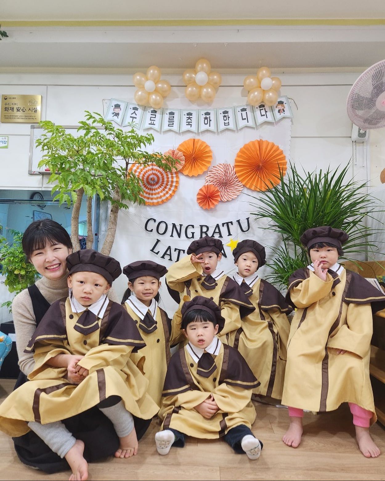 많이컸네♡♡♡
울지도않고수료사진을찍다니:)
3살5살된걸축하해♡