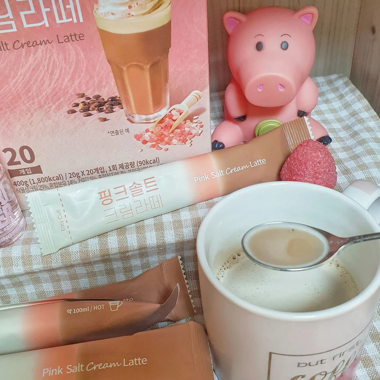 #협찬 aromavillecoffee

아로마빌 커피에서 신제품이 나왔다고 해서 먹어봤습니당😁  평소에도 솔티드카라멜 같은 단짠조합을 좋아하는데 핑크솔트의 짠맛과 크림라떼의 고소함이 합쳐져서 단짠단짠 조화가 넘 맛있어요🥰 사무실 선물이나 답례품으로도 추천입니다❕️
.
취약계층 등 어려운 이웃들과 함께하는 사회적 기업이라 더 믿음직해요👍

💗 카카오 메이커스에서도 17일까지 구매 가능해요❗️
👉 https://makers.kakao.com/items/100048437?f=copy_share_100048437_100048437
-
👉 공식쇼핑몰 : 
http://www.handrip.com
-
👉 스마트스토어 : 
https://smartstore.naver.com/aromavillecoffee

#아로마빌커피 #믹스커피 #핑크솔트크림라떼 #핑크솔트커피 #핑크솔트라떼 #소금커피 #더리슨 #더리슨커피 #핸드립커피 #커피추천 #드립커피 #믹스커피 #캠핑커피 #커피스타그램 #홈카페 #홈카페그램 #선팔맞팔 #먹팔하면맞팔 #먹팔 #먹팔맞팔 #먹팔소통
