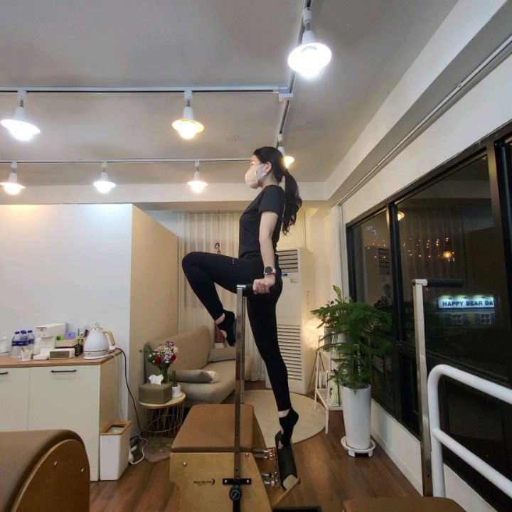 새해에도 열심히 필라테스 하는 중💪

#필라테스 #리즐리필라테스 #pilates