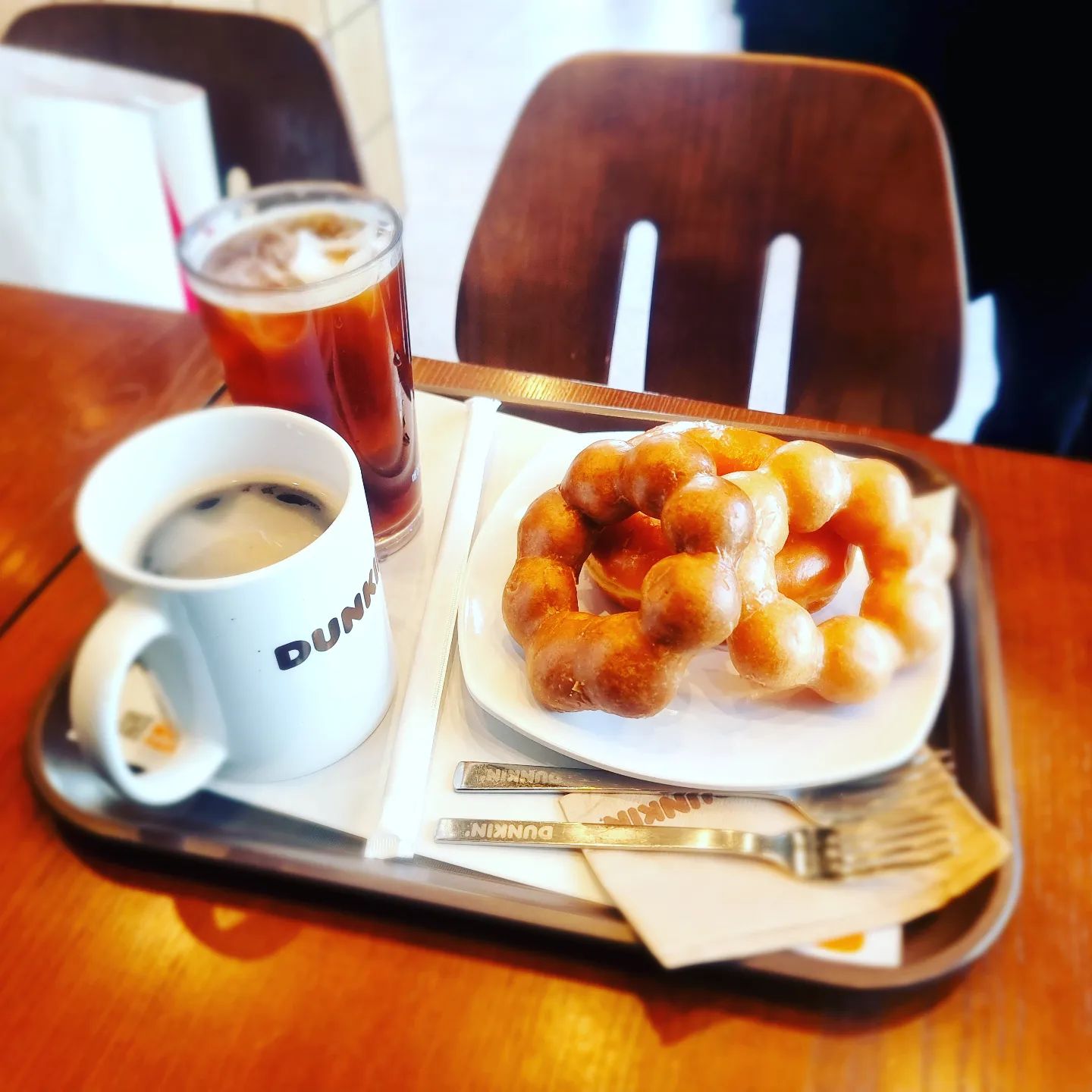 #맛있는사진
#던킨도넛츠
#아메리카노 
#모카 ...뭐였더라ㅠㅠ

ㅎㅎ 던킨에서
제일 좋아하는 빵이에요.

쫀득쫀득한 빵♡