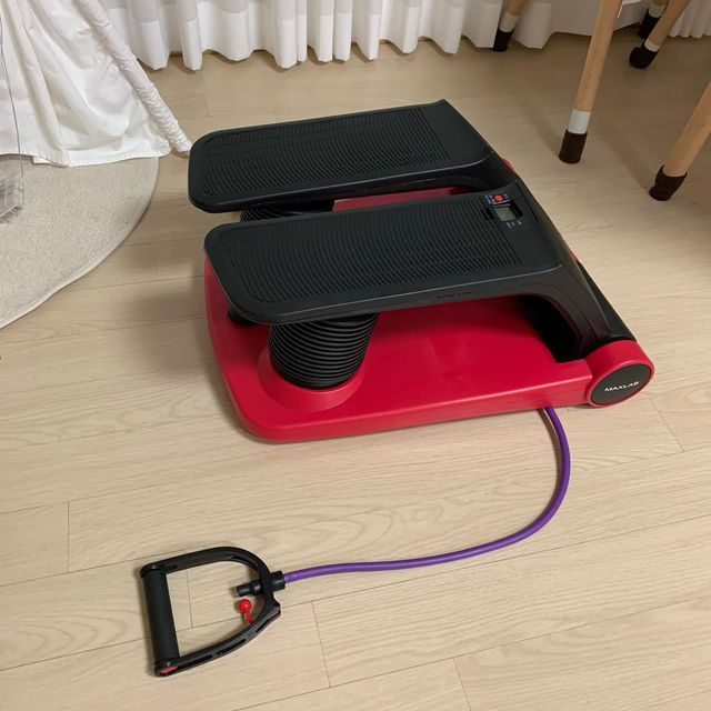 𝙷𝚊𝚎𝚓𝚒𝚗 🤎 on Instagram: ":-)* ⠀ ⠀ 추운 날씨엔 조깅 대신 홈트로 👟 ⠀ ⠀ 무충격 에어테크 시스템이라 층간 소음 걱정 없데서 들린 아이템! ⠀ 초보자용 1단계부터 묵직한 스텝으