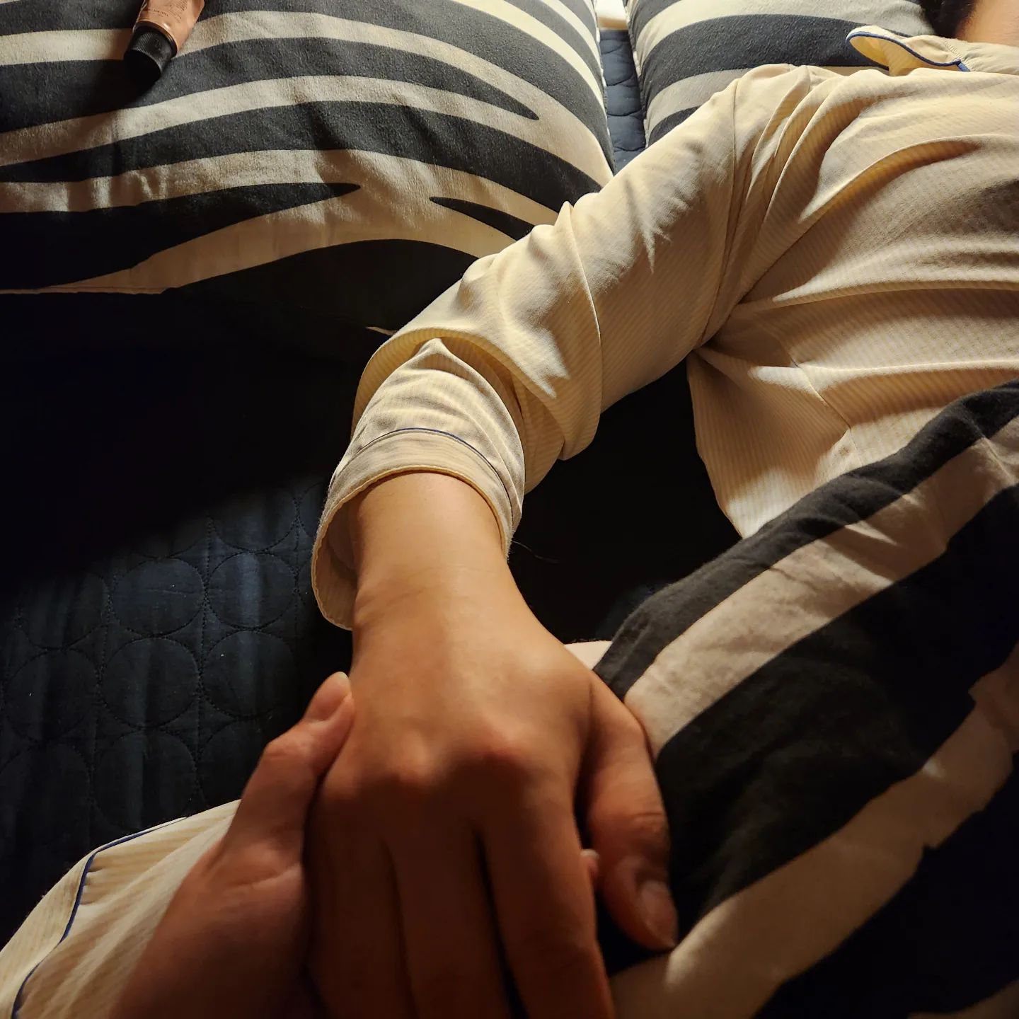 항상 힘들게 고생 하는데
내가 해줄 수 있는건 마사지뿐이네😂
항상 열심히 일 하는 오빠가 멋져 화이팅❤️

#나는야 #내조의여왕 
#열심히 #돈벌어와 😊