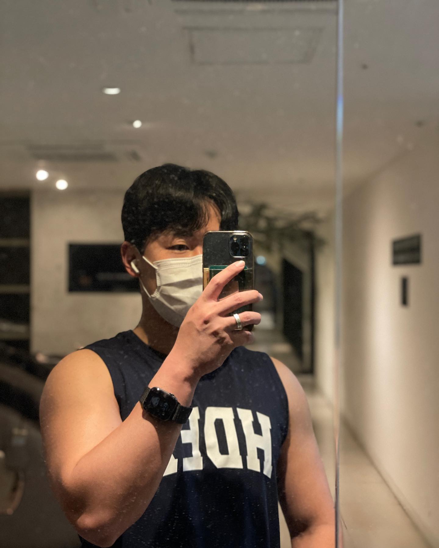 #오운완

[duo👫🏻]

1. decline bench press machine
 (15x5, 60/20kg)
2. bench press 
 (10-15x5, 70/20kg)
3. chest press machine 
 (15x5, 60/20kg)
4. torque shoulder press
 (10-15x5, 50/10kg)

요즘 운동할때 자꾸만 신발에 눈이가는데, 
반스를 사고 싶어서 그런가🧐
반스가지고 계신분들 색상추천이나
최애 헬쟝 신발 추천해주세요⭕️🙆🏻