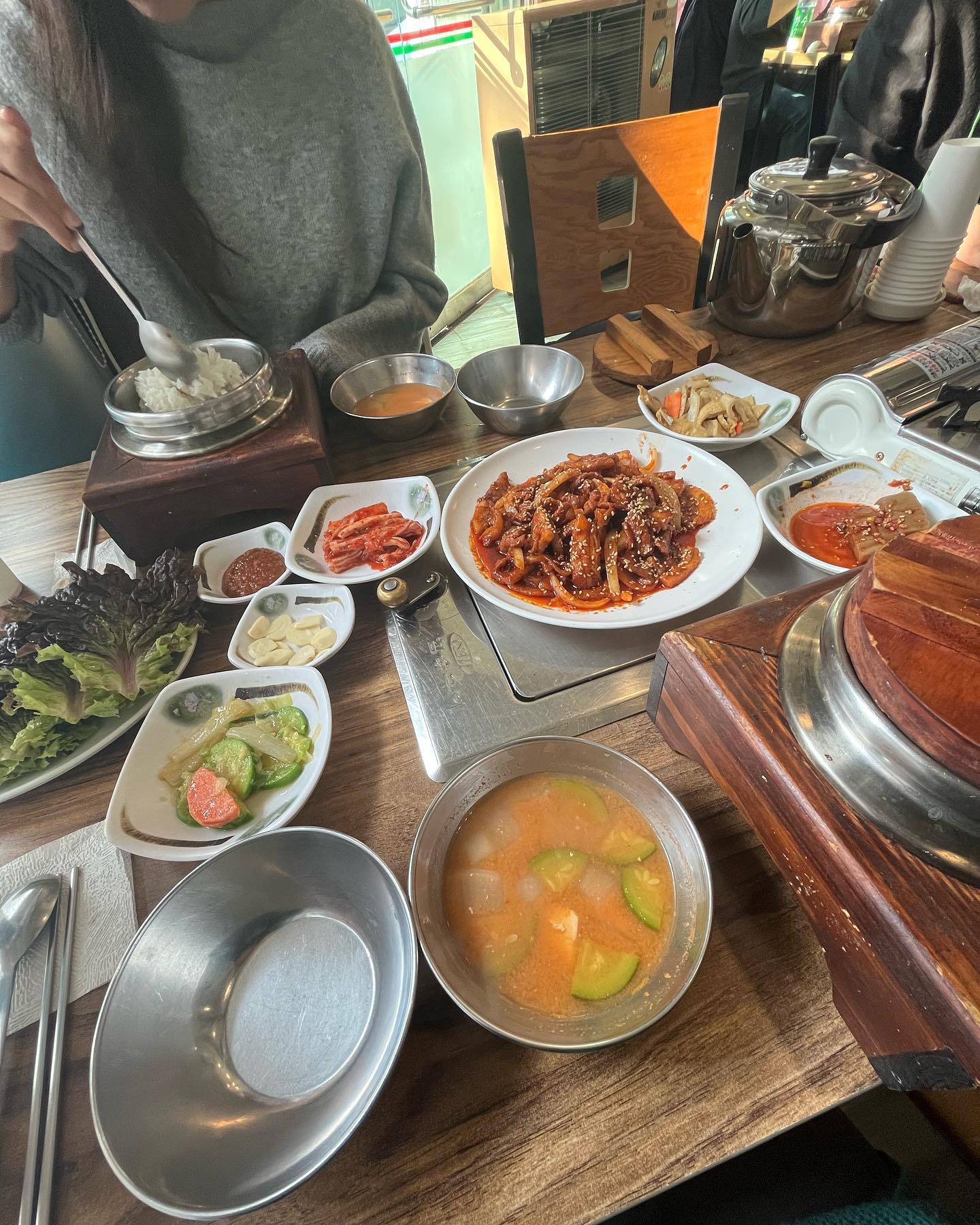 점심을 자주 먹는 편은 아닌데 여긴 좋았어
고슬고슬한 솥밥이 나오는 곳 

#삼성역맛집 
#삼성역점심
#한국관