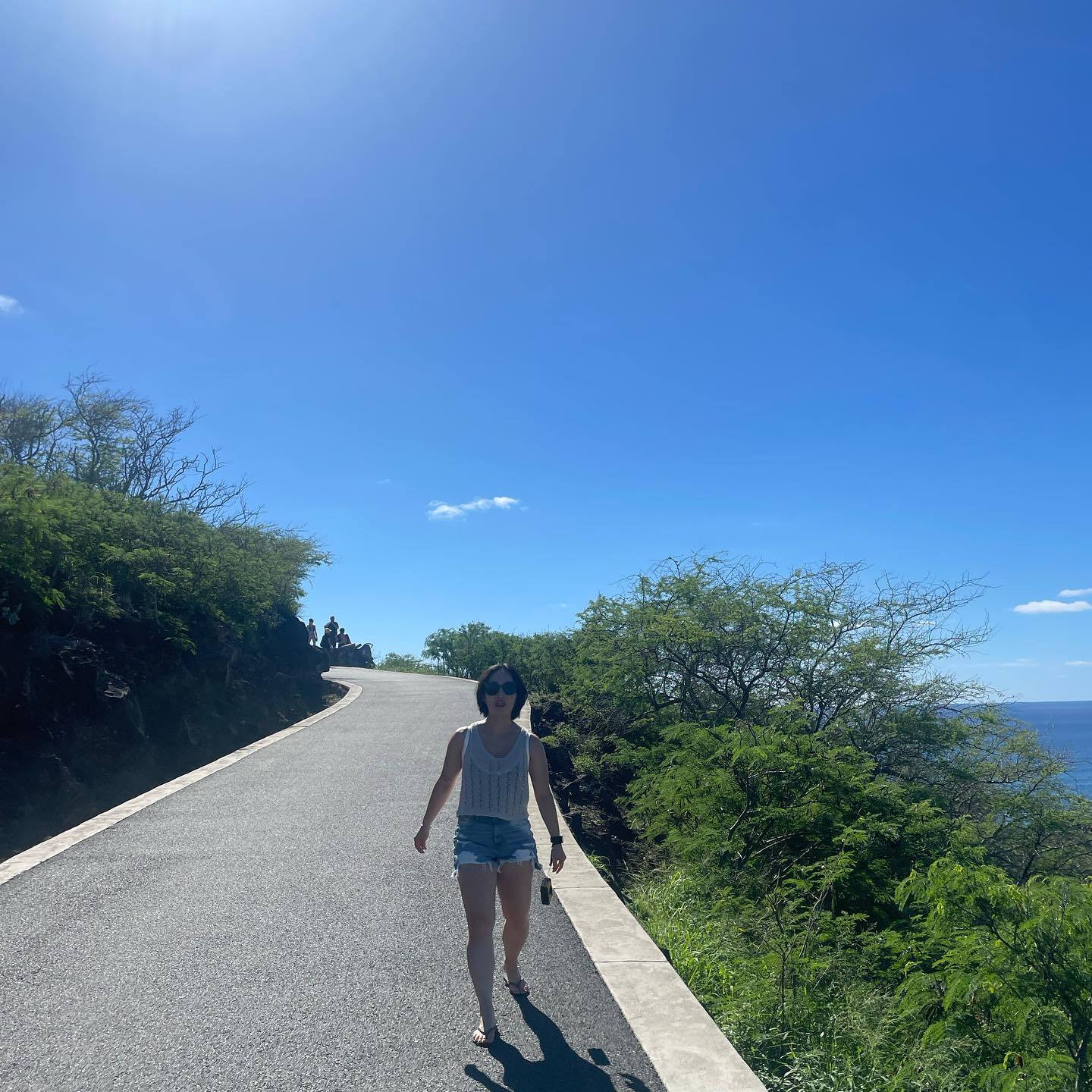 ⛰️
날씨가 놀기엔 너무 좋고, 뛰기엔 현기증 난다😟

어제는 너무 더워서 7km 뛰고 gg
집으로 돌아오는 길에 장우 오빠 요트 만나서 달리기 차림으로 탑승⛵️
엄청 큰 고래도 보고 프리다이빙해 봤는데.. 너무 재밌어... 
장우 오빠 또 데려가 주세요!!!🙋🏻‍♀️
hawaii_kpjjang 

오늘은 어제 못 뛴 15km 클리어🤭

내일은 뭐 하지❣️

#hawaii #하와이 #휴식 #휴가 #여행