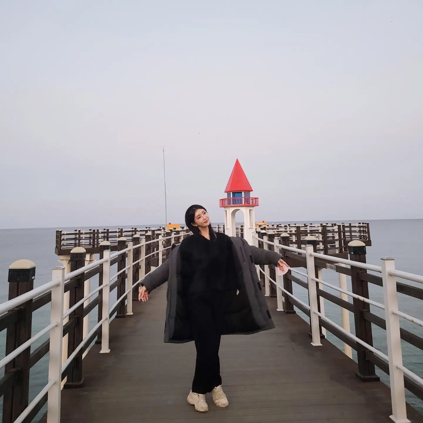 #목이긴여자 
#이가리닻전망대 

평일이라 한산~~

여유지게 바라보고,
눈에담고
#노을 .
#바다 .
#다짐 .
#새해소망 을 담아보았다...

ㅡㅡㅡㅡㅡㅡㅡㅡㅡㅡㅡㅡㅡㅡㅡㅡㅡㅡ

#instalike #instagood #instapic 
#photooftheday #like4likeback 
#likeforlikes #instadaily #seaview 
#selife #travel #instabeauty 
#일상 #소통 #공감 #좋아요 #좋반
#좋댓 #여행 #겨울바다 #포항바다