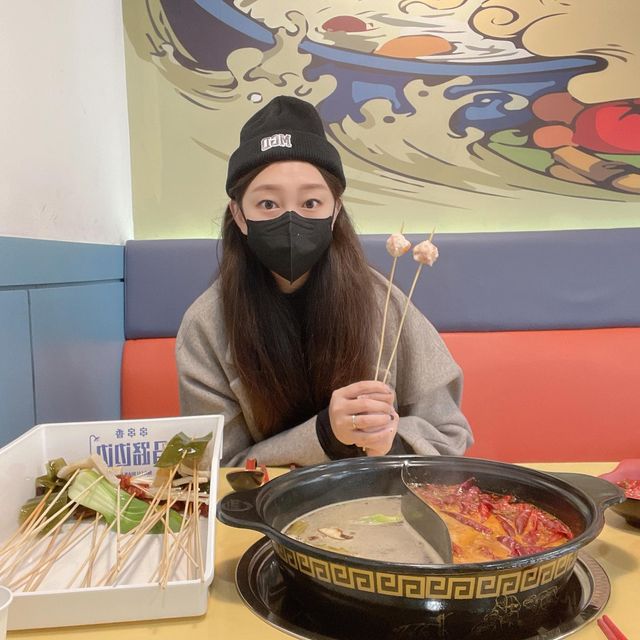 무해쀼💜파워J_8년차부부 ❥ on Instagram: "#협찬 🏷️친구랑 중국에 다녀왔어요! 는 아니고 정왕동에 있는 ”마루벤벤_정왕점“에 다녀왔답니다! ㅋㅋㅋ 찐 중국의맛을 느낄수 있는곳이에요