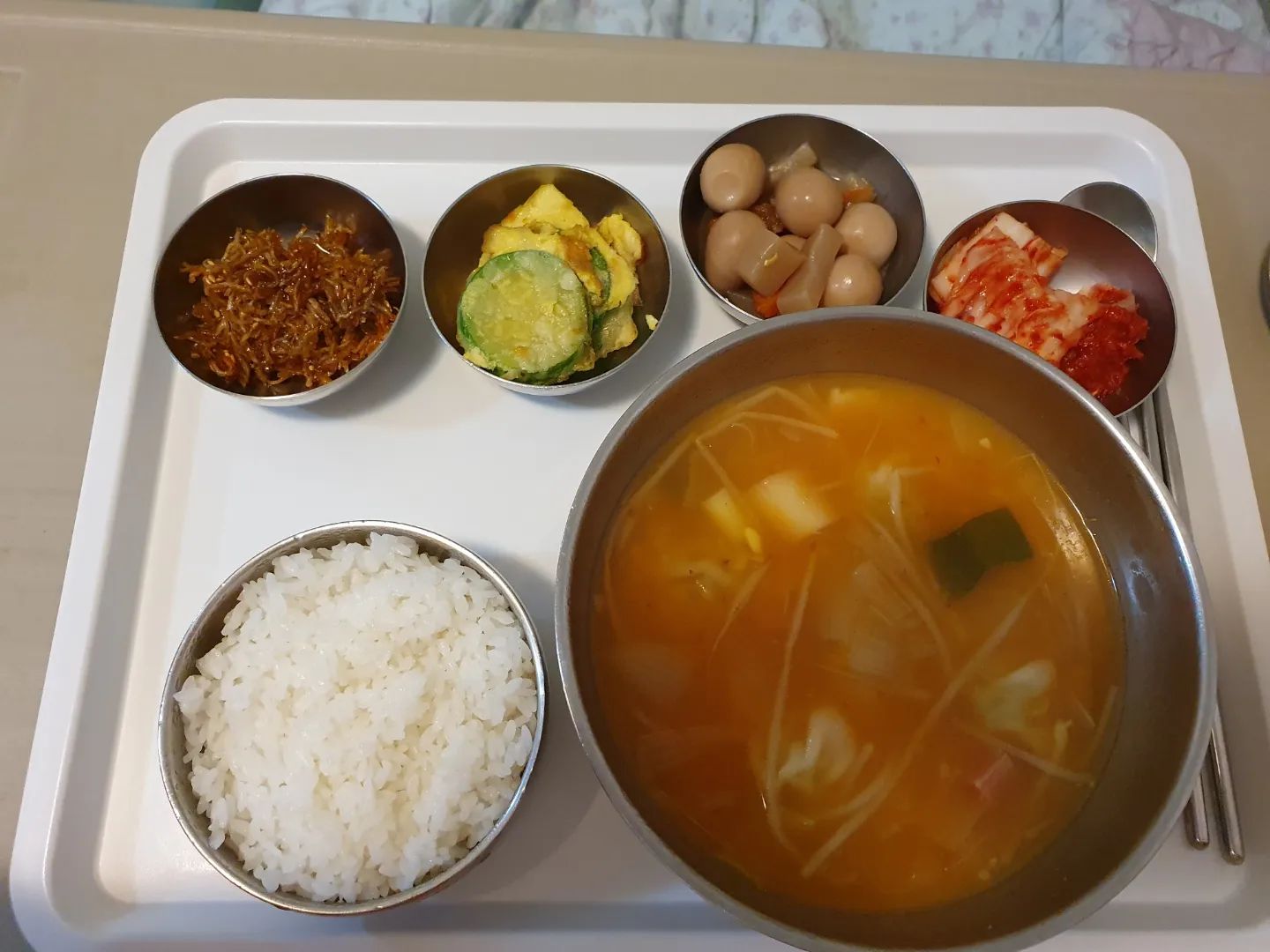 잘 있다가 나올께요😄

한달넘게 이든이를 못보다니...
이든아 미안해 같이 힘내자･᷄-･᷅ෆ

그래도 나는 정말 복받았따
엄마두분이랑 아빠 그리고 울신랑 덕분에

든든하다..❤️ 오복이 잘 지켜서 갈께요👋