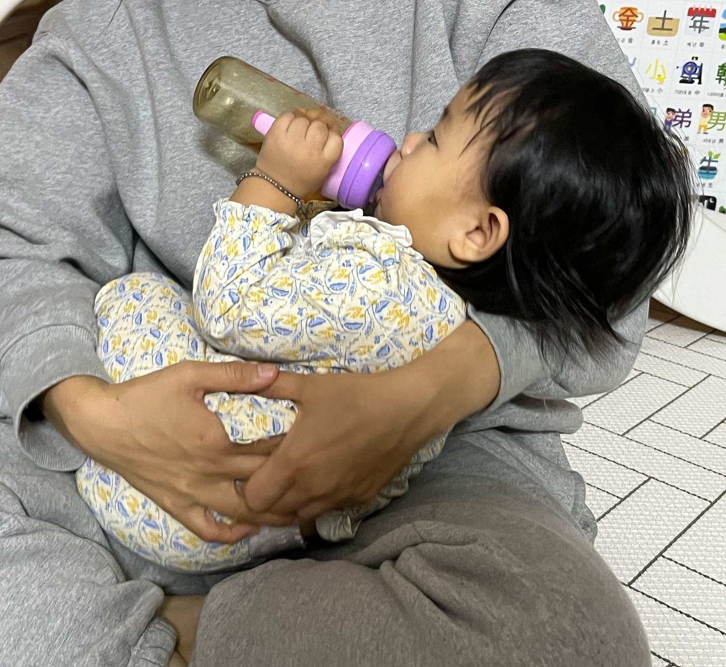 아직 애기👼🏻

#쪼꼬미민유
#15개월민유
#사랑스러브