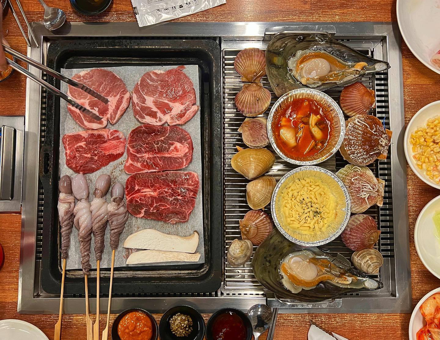 #협찬

육해공 무한리필! 
성인 기준 1인 34,900원

조개부터 고기 종류도 다양!
셀프바 기본찬부터 다양한 먹재료

낙지호롱이와 새우 호떡 존맛탱☺️
샤브샤브까지 먹어쥬기!
크기도 크고 먹는 재미 쏠쏠 🫶🏻

✔️ 창원 조개창고
✔️ 경남 창원시 의창구 북면 감계리 29-1 3층

✔️ 주차장 있음 (무료)
✔️ 100명 이상 가능한 많은 테이블
✔️ 시간제한 없음
✔️ 주류/햇반/라면 제외 모두 무료리필 무한

#창원조개창고#경남창원맛집#창원맛집#창원조개구이#마산맛집#마산조개구이#창원데이트#창원가볼만한곳#창원조개#마산핫플#창원핫플#마산가볼만한곳#조개구이#마산조개창고#창원#좋아요반사