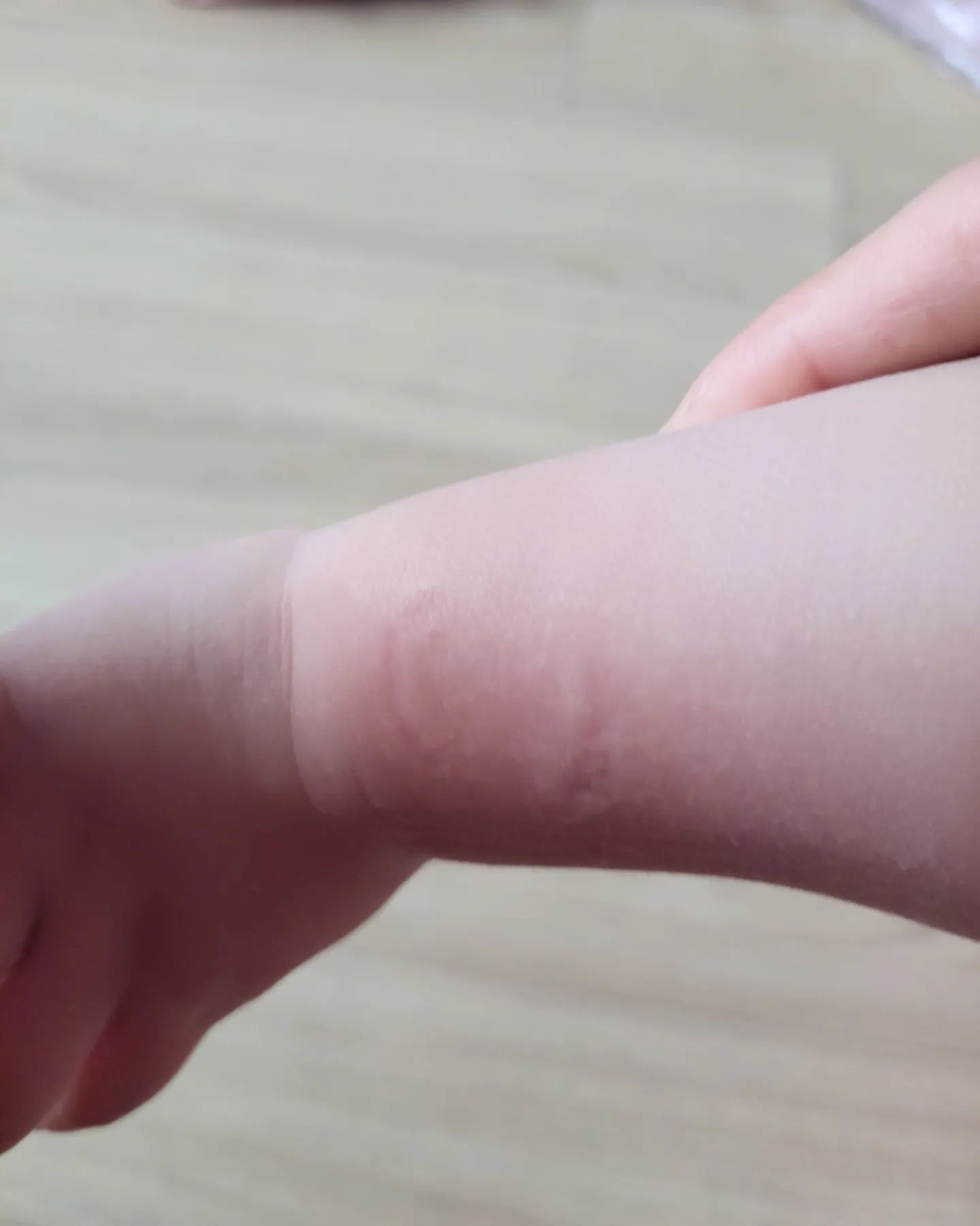 쌍둥이싸움은 언제 끝날까요..
이제 시작인걸까요? 휴...
한놈이 깨물고나야 끝이나네요

#쌍둥이싸움 #17개월아기일상 #17개월아기 #쌍둥이네 #쌍둥이일상 #육아소통
