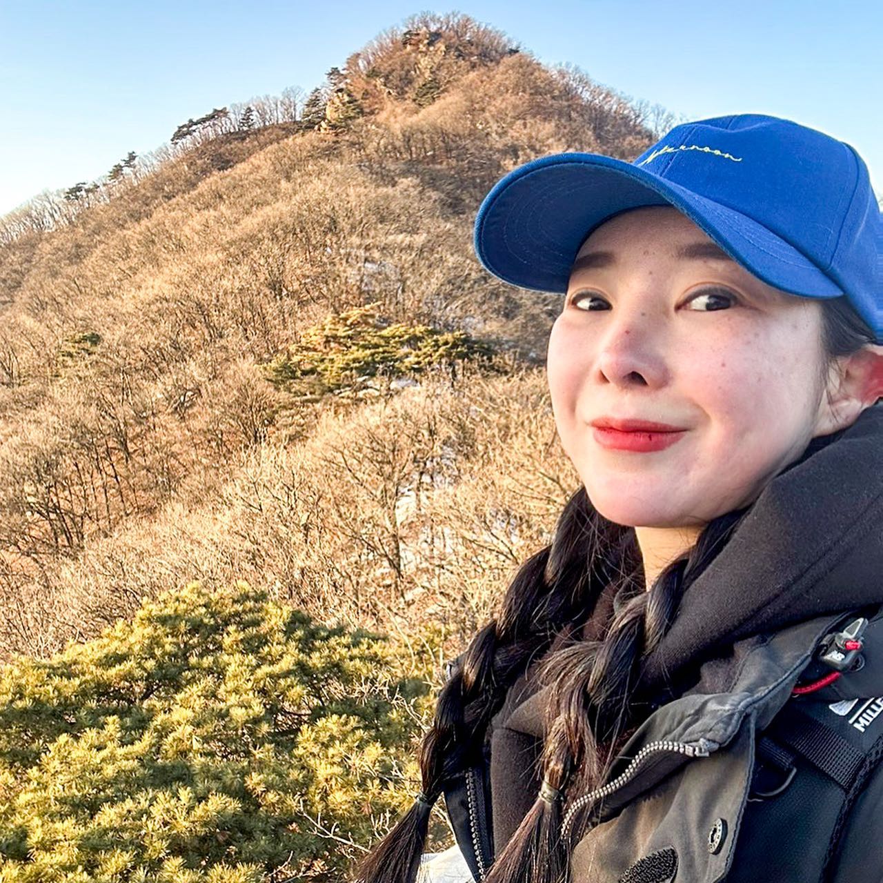 혼산하면 사진 어떻게 찍어요?
셀카도 찍고 삼각대로도 혼자 잘 찍어요🙂
대부분의 등산은 #혼산 으로 다니는데, 요즘은 혼자 사진찍으면서 다니기 버겁네요,,
그래서 사진을 잘 안찍고 산만 타요😜
⠀
#등산스타그램 #등린이 #산린이 #산스타그램 #블랙야크100대명산 #산타는여자 #아웃도어 #outdoor #등산그램 #등산하는여자 #운동하는여자 #등산여 #mountain #운동스타그램 #운동소통 #운동맞팔 #travel #운동 #등산복패션 #운동그램 #예빈산