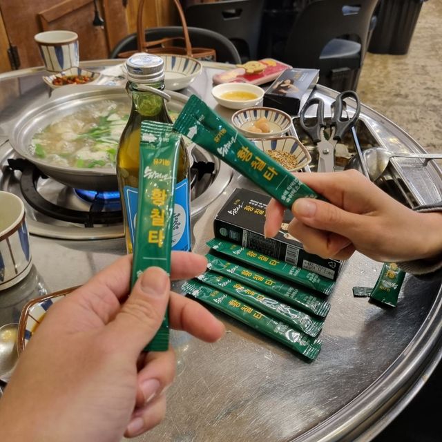 렁블리young on Instagram: ". 황칠코리아 소주에 타먹는 숙취해소제 #황칠타 숙취해소제 추천! 100%국내산 황칠추출물로 합성첨가물 없이 만들어진 제품 황칠나무는 20년 이상된 나무