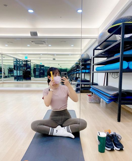 수진 on Instagram: "#협찬 콜라겐은 체내 합성만으로 생성이 불가하기에 식품으로 섭취를 권장하기에 맜있는 #리즈랩감귤콜라겐 🍊을 먹어보았어요~🐟 항상 자외선크림을 바르는 저에게 딱