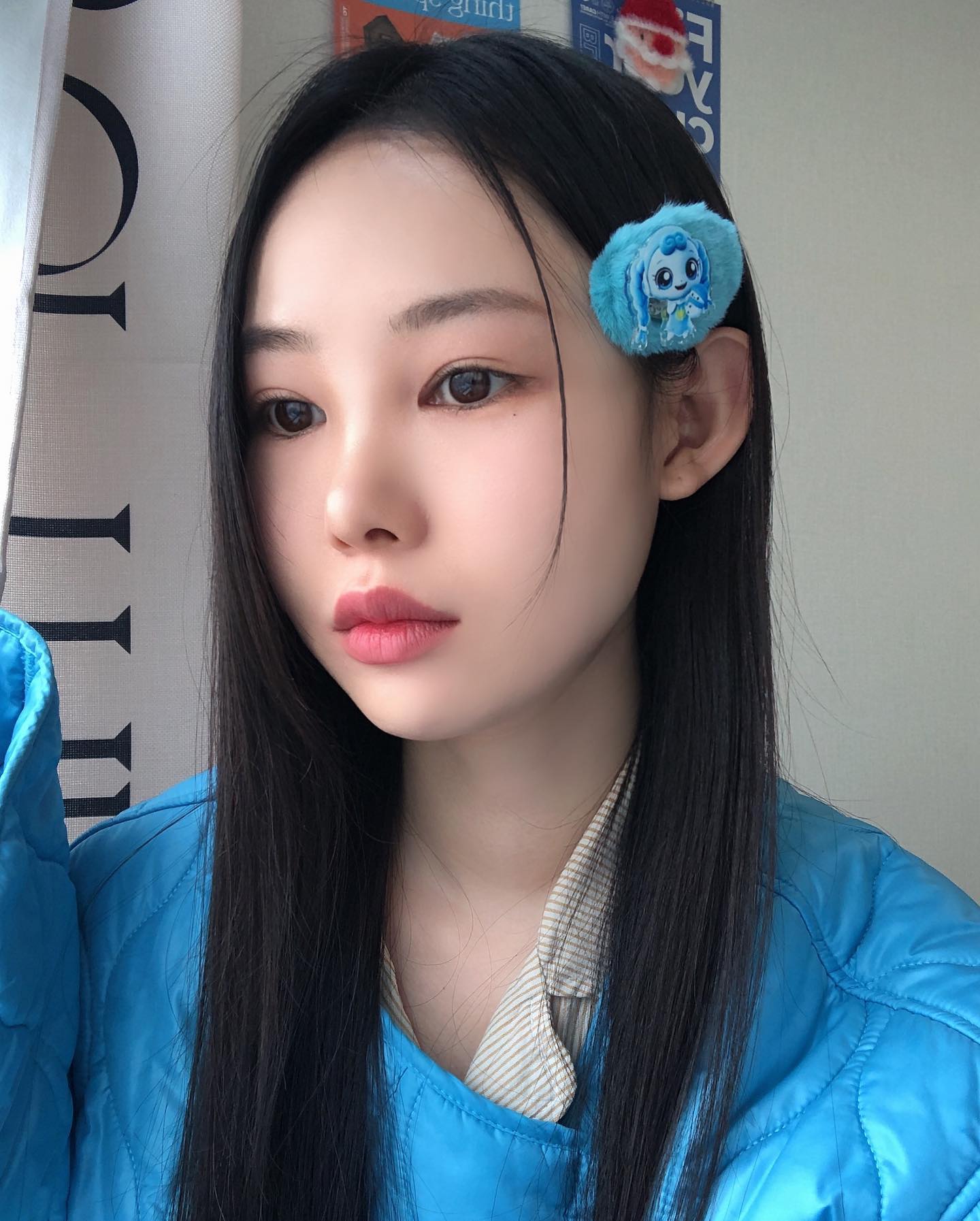 1월에 산 잡동사니
1. 엘사 티니핑 핀❄️
2.스티커 붙이려고 산 자물쇠 다이어리
3.옆에 진열해 두고 보는 호랄s 선물
4.알라뷰 곰돌이💓
5.컬러가 이쁘면 사보림🌈

#티니핑  #이모저모