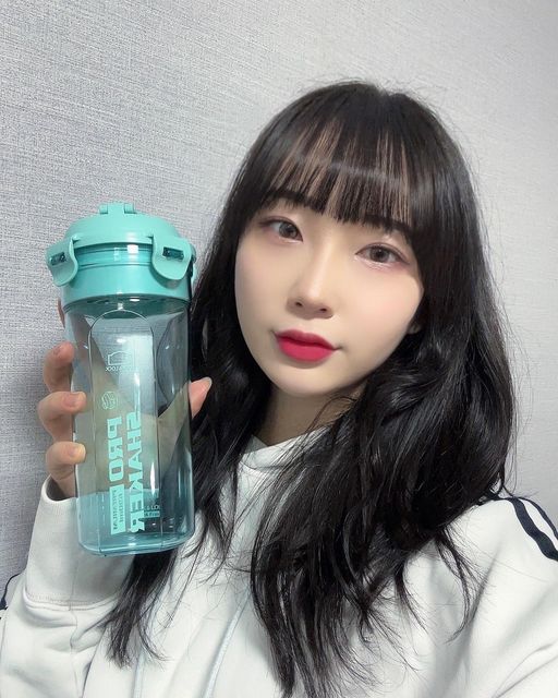 @pushed_jean on Instagram: "락앤락 프로쉐이커 트라이탄 용량 적혀 있어서 쉐이크 타먹기 좋음~ 들고 헬스 가야지..🫠 #광고#쉐이커#락앤락#프로쉐이커#쉐이커보틀#쉐이커통#물통#텀블러#텀블러