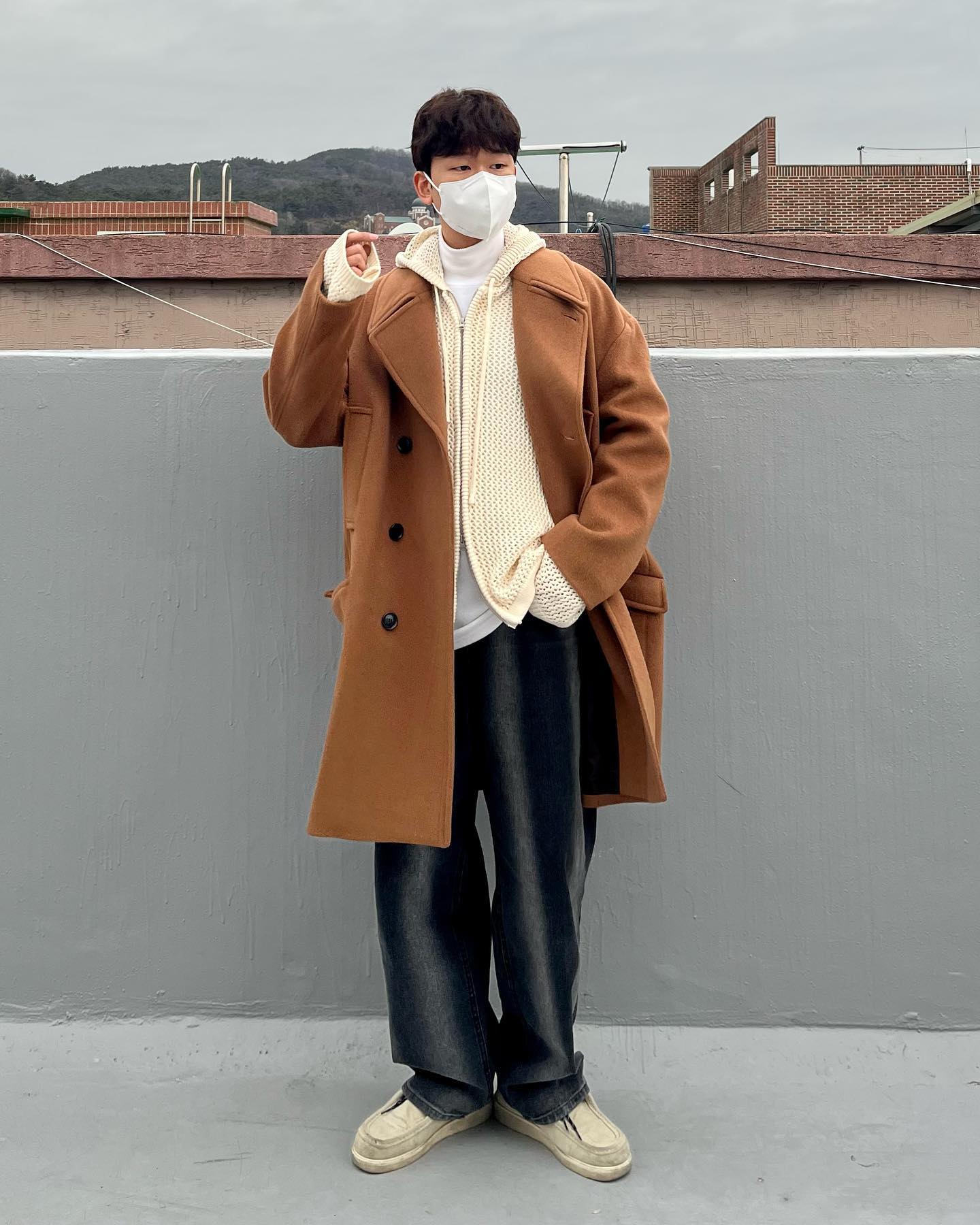 얼어 죽어도...🤣

outer- mmgl_official 
top- aeae_official (니트후드)
top- triplesens_official (이너)
bottom- avan.dress_  #협찬 
shoes- covernat_