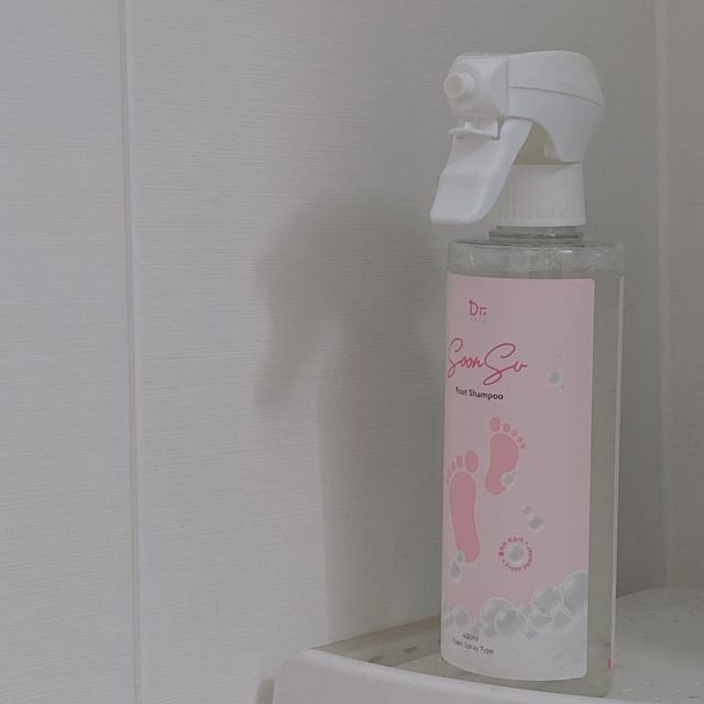 🎀 𝓗𝔂𝓾𝓷 𝓙𝓲 🎀 on Instagram: "요즘 날씨도 많이 추워지고 하다보니 건조해져서 피부 관리는 필수인 것 같아요😭 특히 운동 할 때 하도 맨발로 돌아다녀서 발이 매번 드러워진다고.