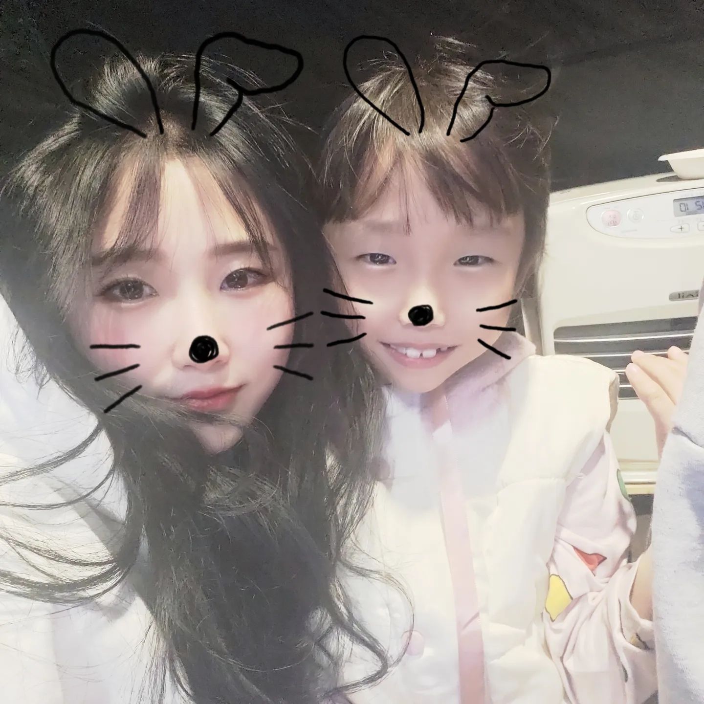 23.01.21-01.24 설벙🏕

사진에 없는 분들이...ㅠㅠㅠㅠㅠㅠ
다음엔 더 열심히 찍어볼게요😅

함께해서 즐거운 #캠차가족분들 💕

사랑받는 우리아드님♡ 벙캠에 불참했는데도 까먹지 않으시고 하율이 주라며 새뱃돈까지 챙겨주신 #성남중년님감사합니다💜

#2탄✌️ #캠차해요 #캠핑그리고차박 #캠차STAFF #쓰팸모임 #예쁜부부 #커플들사이에서당당하게 #설날 #떡국 #초호화캠핑 #송어회 #대박