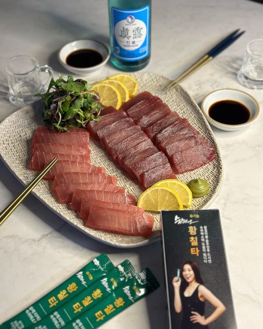 먹는데 진심❤️ on Instagram: "황칠타덕분에 아주 개운한 아침이예요~

#광고#광고#숙취해소제#숙취해소법#숙취해소#소주숙취해소제#음주후숙취해소제#숙취해소제 추천#숙취해소제 소주#음주전 숙취해소제#숙취해소제 언제#황칠타#황칠코리아#인삼나무#숙취제#소주에 타먹는 숙취해소제"