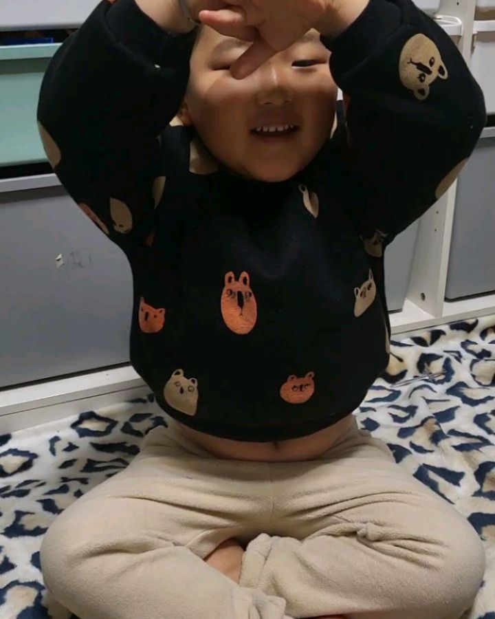 귀..여워.....💕

설벙때 받은 하율이 새뱃돈 증정 인증샷

요새 포동포동 살이 많이쪄서 곧 굴러다니겠다.....🤣💕

벌써부터 여자친구 생겨서 엄마보다 조금 더 좋다는 효자놈^^ 엄마랑 캠핑가줘...🏕

#7살 #아드님 #귀여워쥬금 #효자놈 #배신자 #이제엄마랑놀아주지도않음 #새해 #새뱃돈 #감사합니다💕 #인증샷 #새해인사 #새복많이받으세요