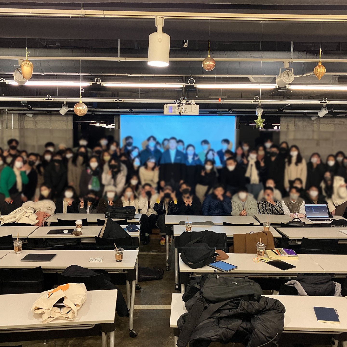 💡 mifi 1회차 후기

이하석 멘토님의 ‘이제 CRM 못하면 마케터 아닙니다’ 강연이 진행되었습니다.

쿠키 리스 시대를 앞두고 개인 정보 보호 차원으로 서드파티 데이터 제한되는 상황 속 crm 마케팅의 중요성과 생생한 멘토님의 그로스 마케팅 과정과 인사이트를 듣고 배워야 할 게 생겼다는 희열을 느낄 수 있었습니다.

강연을 들으면서도 느꼈지만 핵심과 요점에 대해 너무 잘 설명과 예시를 잘 들어주셔서 crm 마케팅이 처음 저조차도 이해가 잘 될 정도로 정말 깔끔하고 강연이였습니다.

#마이파이2기 #마케팅커뮤니티 #crm마케팅
