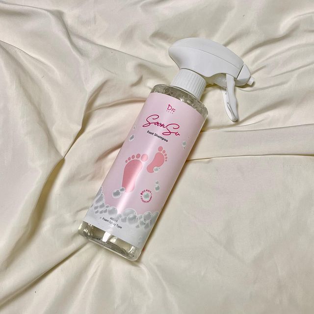 보 경 on Instagram: "평소에 발을 닦을 때는 샤워를 할때 같이 닦거나 물로만 헹구는 정도 였는데 좋은 #광고 의 기회로 닥터블리의 순수 풋 샴푸를 알게 되어서 사용해 봤어요! 일단 발