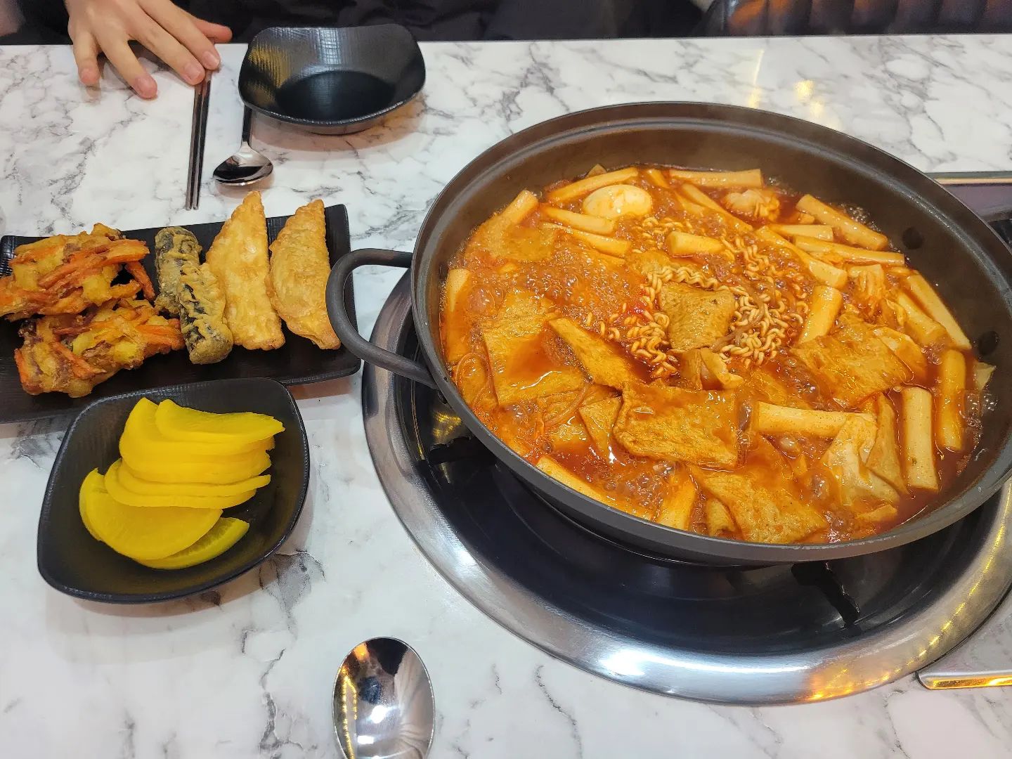 즉석떡볶이 올만에 먹었는데 존맛탱!!
떡볶이는 이제 여기닷!!

#심퉁떡볶이#심퉁즉석떡볶이#즉석떡볶이#떡볶이맛집#루원시티맛집#배부름#떡볶이킬러#존맛탱