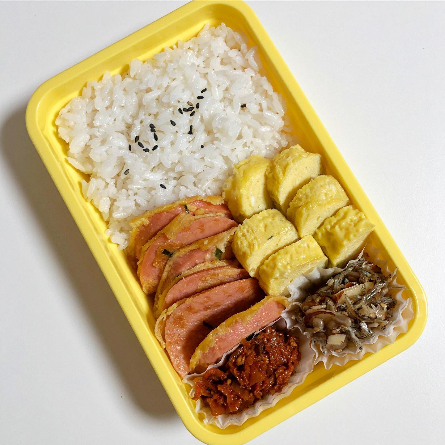 옛날도시락👩🏻‍🍳

아쉽게도 벌써 더미식밥 마지막 활동🥹
마지막 밥상은 밥맛 최고인 더미식 중에서도 특히 맛있던 고시히카리밥에 초딩입맛에 딱 맞는 반찬들로 옛날도시락!

똑같은 반찬인데 도시락통에 담으면 왜 더 맛있어지지🤭

#더미식 #더미식밥 #더미식밥물리에2기 #즉석밥 #밥스타그램 #고시히카리 #오늘의밥상 #점메추 #저메추

 ¨̮