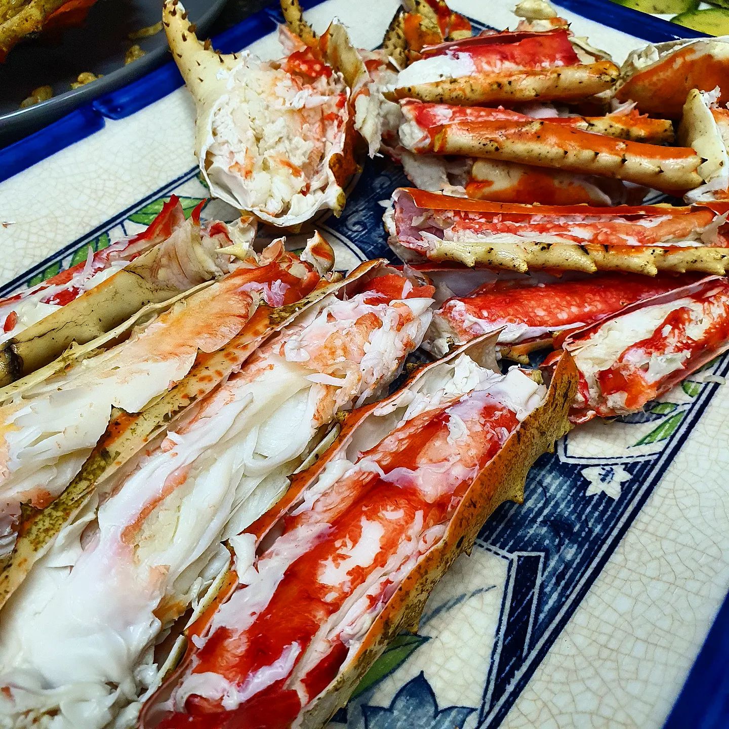 #킹크랩 #집밥스타그램 

독서실 갔다와서 새벽에 이모가 준 킹크랩 냠냠🍴 요즘 대게만 먹다가 오랜만에 킹크랩 먹으니까 ㄹㅇ 맛도리 ㅠㅠ 갑각류 최고야 해산물 최고야

#먹스타그램 #맛스타그램 #foodstagram #kingcrab #킹크랩🦀 #집밥 #좋반 #좋아요그램 #좋반해요 #좋아요반사 #데일리 #일상