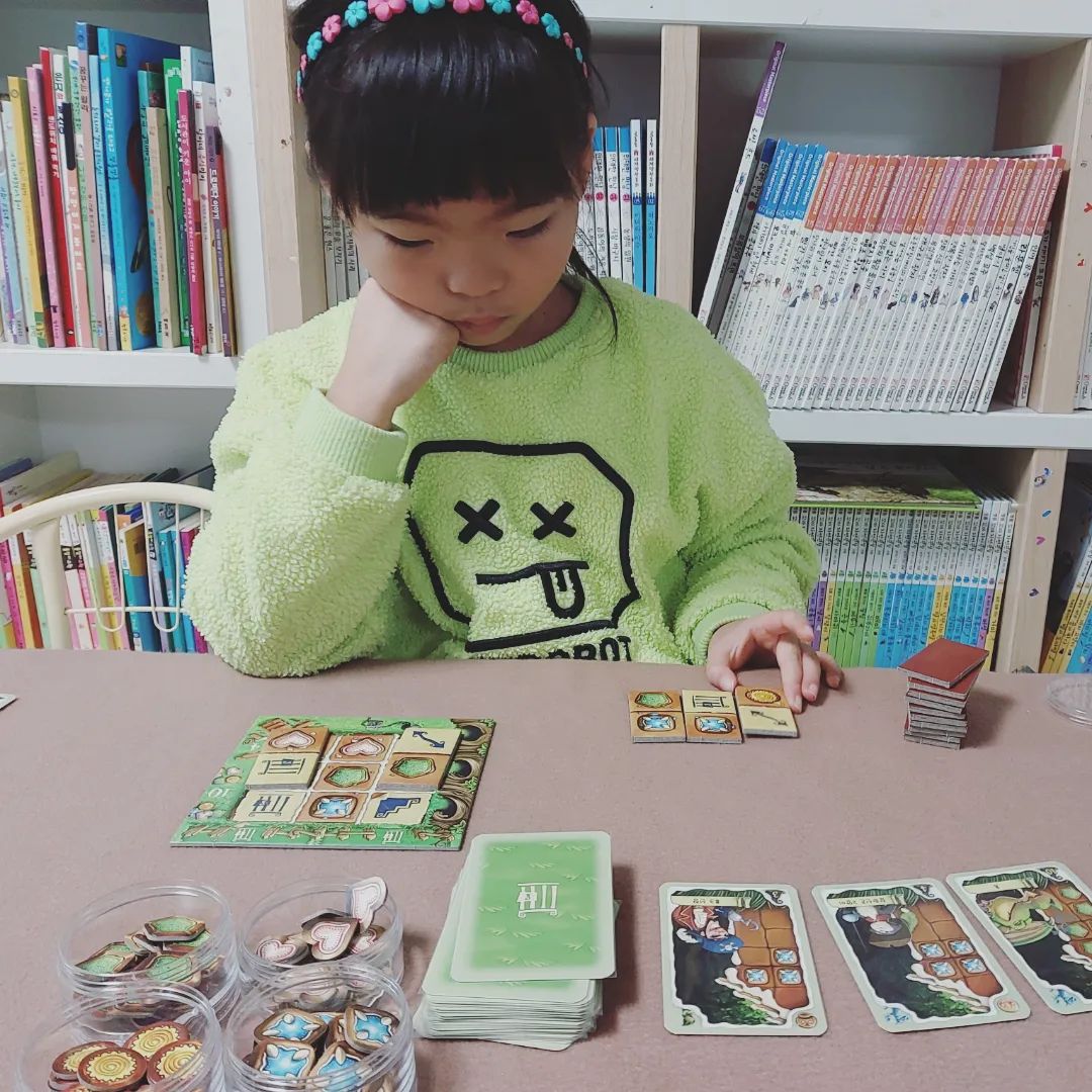 진저브레드 하우스 🥨 패치워크 

엄청진지했다구ㅎ 
스플렌더보다 더 쉬운느낌😉
유딩 아들과도 재밌게했다. 
마무리 패치워크~  테트리스 잼나🕹

#진저브레드하우스 #패치워크 #주말놀이 #가족놀이 #보드게임