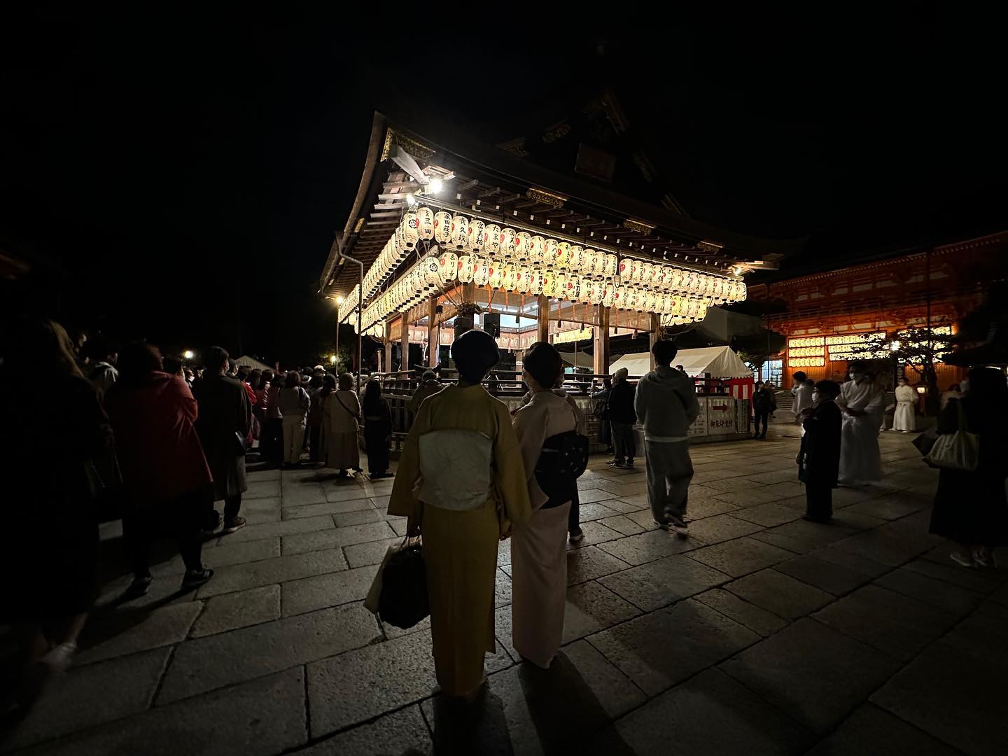 교토에서 철학의 길 갔다가 우연히 들른 곳🏯
골목길도 예쁘고 일본만의 감성이 좋았다🍡
.
.
.
.
.
.
.
#일본여행 #교토 #철학의길 #밤 #일본 #기모노 #스냅
