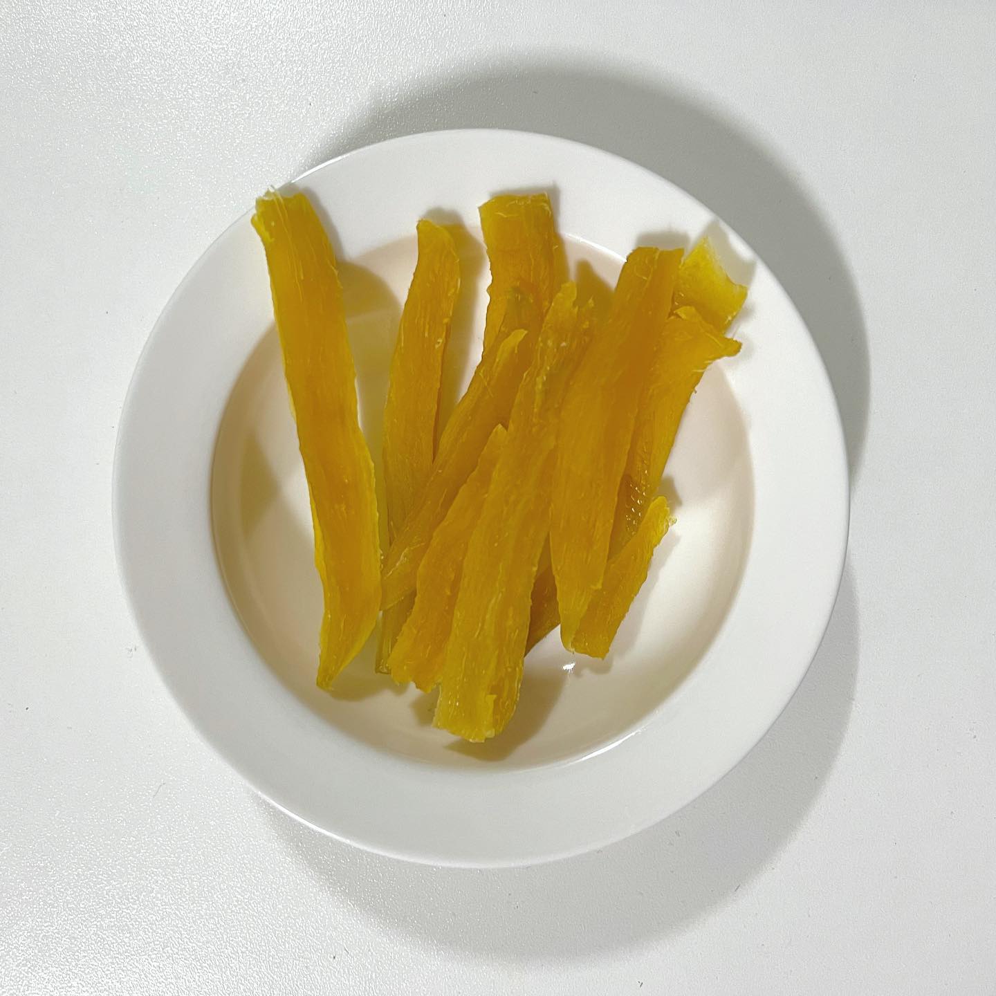 #무료체험 #미갱 #고구마말랭이 meegaeng_store 
간식으로 가장 좋아하는 고구마 말랭이..🍠💛
미갱 고구마말랭이 정말 말랑말랑하고 쫀득하고 식감이 미쳤어요ㅠㅠ
수제라 부드럽고 딱딱하지 않아서 턱도 안 아픈데 식감은 있어서 간식용으로 너무 좋아요🤗
맛도 맛있고 달달한 고구마 맛..♡ 
고구마말랭이 중 가장 맛있었어요ㅎㅎ
한 개만 먹어도 완전 배부르고 포만감도 최고!!!

#수제디저트 #미갱 #미갱고구마말랭이 #미갱고구마
#고구마말랭이 #꿀고구마 #다이어트음식 #혼술안주 #고구마간식 #골프장간