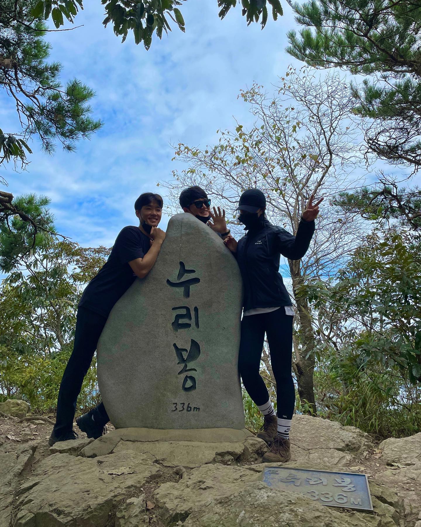 남뱅킹의 힌니 산태워 주기〰️🎀 2탄 언제가? 

고창 선운산100 (336m)
산도 낮고 예쁘고 볼거리가 많아서 부모님 모시고 짧은 산행하기 좋은 곳! 
봄엔 동백나무 숲이 가을엔 단풍나무와 상사화가 끝내 주는 곳이니 데이트 코스로도 좋을것 같아요ෆ˃̶͈̑.˂̶͈̑ෆ
