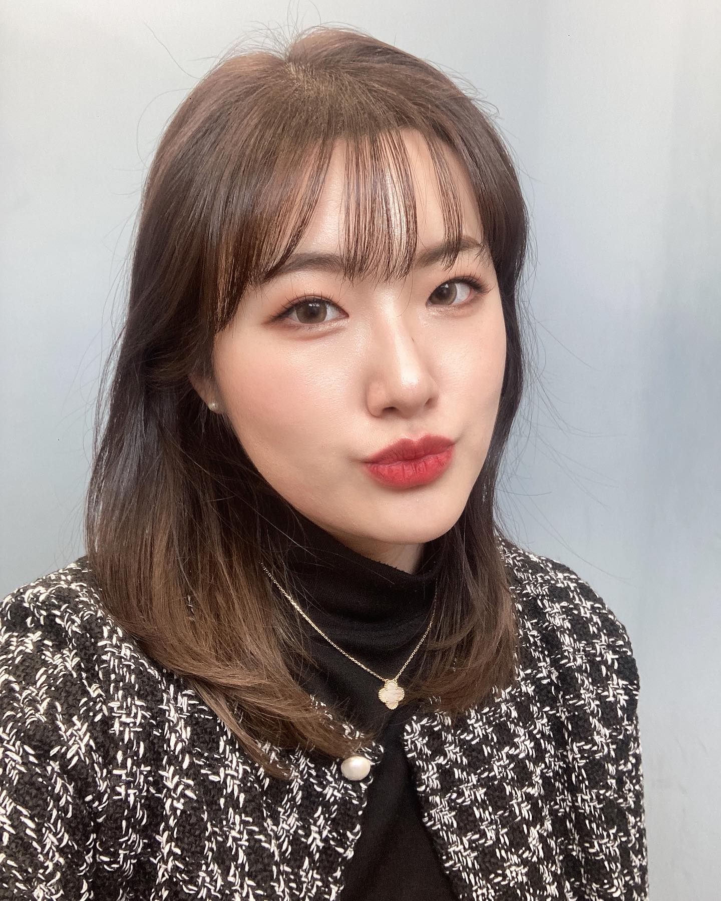 퍼스널컬러 가을뮤트인데 맨날 말 안듣다가 처음 시도한 사람 ㅎ 어색해요 봄웜하고 싶은데요 ㅠ

#가을뮤트 #가을뮤트메이크업 #selfie #makeup #メイク