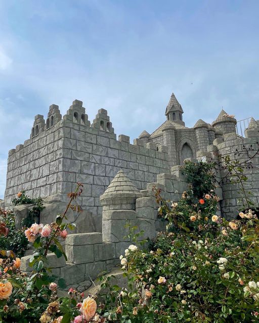 k on Instagram: "동화 속 같던 ..🏰🎠🤍 📍드르쿰다in성산 꼭꼭 인생샷 남기고 오세요 ✨"