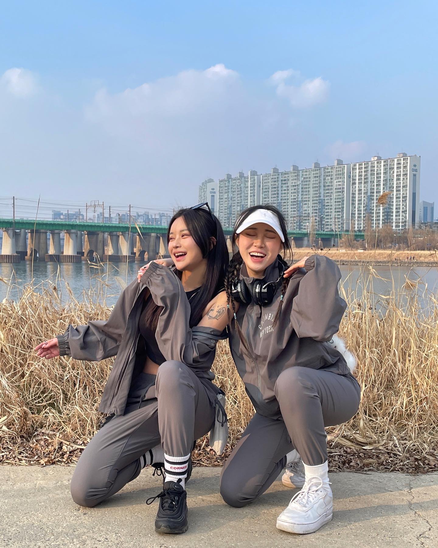 #광고 #협찬 #제품제공
columbiauniv_official 

내 러닝크루 구했담 ㅋㅎ🏃🏻‍♀️🏃🏻‍♀️
같이 커플로 입어도 넘 예쁠거 같은 운동복 >_<

일단 운동 전에 흥부터 올리자 🎤
다들 운동할 때 뭔 노래 들으심?🎧🎧

#columbiauniversity #컬럼비아유니버시티 #컬럼비아유니버시티서포터즈 #운동복 #운동#헬스#웨이트#러닝 #트레이닝복 #원마일웨어 #캐주얼코디#고프코어룩#노들섬#노들섬피크닉