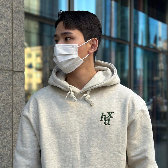 🌐운동하는남자 나홍운🌐 on Instagram: "#에이치덱스 #hdex #hdx 오늘은 일요일이라 한적한 동네😊 김계란님이 엠버서더로 활동하고 있는 글로벌 짐웨어 HDEX 에서 보내주신 후드티인데 안에 기