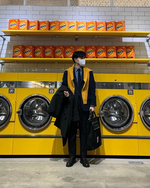 데일리운. on Instagram: "2023.01.24(화) 🌙 최고: -7도 / 최저: -17도 - coat @maestro_seoul blazer @brooksbrothers.korea shirt @poloralphlauren bottom @zara shoes @customade_republic bag @tommyhilfiger - 📖 히브리서 11:6 믿음이