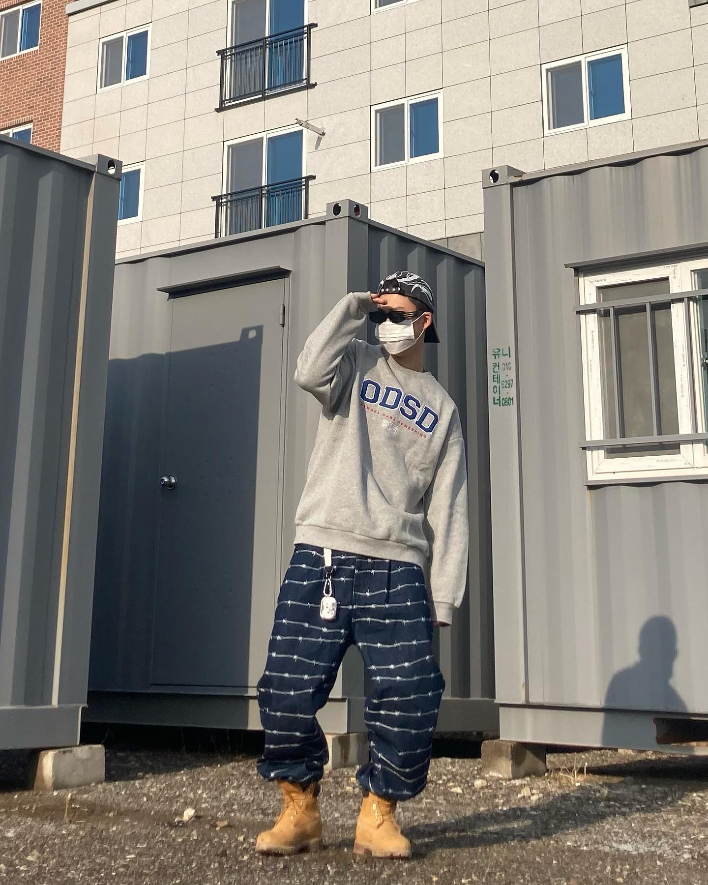 #ad 

boja boja 어디보자 👀

상의 스웻셔츠는 oddstudio_official 에서 제공받았습니다. 

✔️회색 남색 배색 근본.🫶🏻

✔️안감이 기모여서 그렇기도 하지만 핏이 각지기보단 아방아방 하고 사이즈 낙낙함!!

✔️데일리로 입기 너무 좋다. 배색 디테일이 캐치하게 들어가 있고 로고 색을 잘 활용한다면 더 센스있게 코디 가능함🙌🏻

stylemate_official oddstudio_crew 
#오드스튜디오 #oddstudio #odsd #맨투맨 #스타일메이트