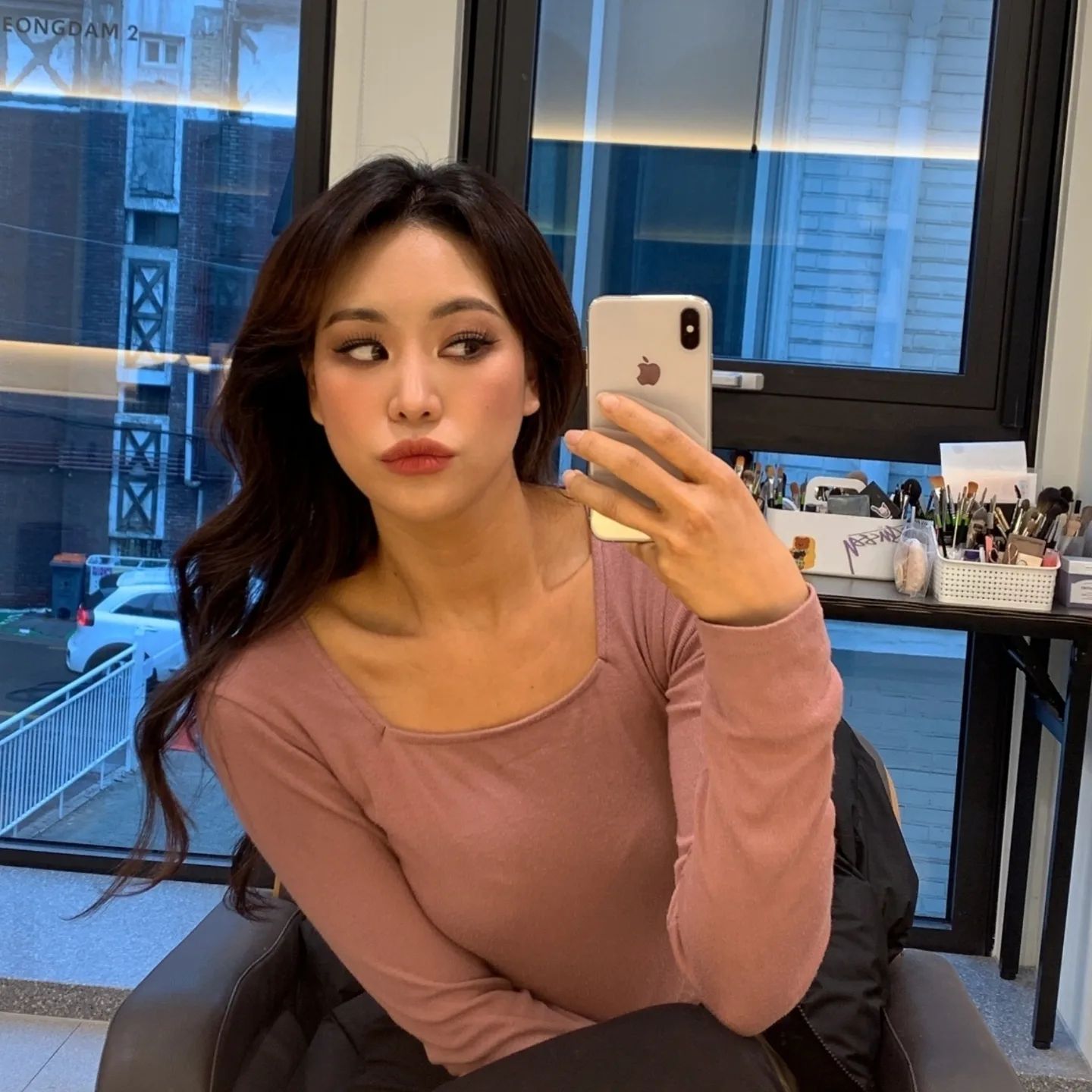 옆 손님은 머리도 안감고 드라이 시급한데 왜 풀메한 나보다 예쁘지🐩