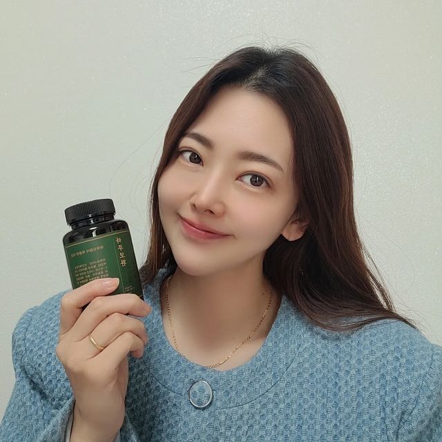 윤서 on Instagram: "#광고 하루모환❗️ 탈모영양제로 두피건강 지키세여! 머리카락,커리털을 잡아주며 두피를 같이 신셩써주는 차세대 제품! 두피탄성,모근 탄력 강화가 되는 프로라스틴X콜